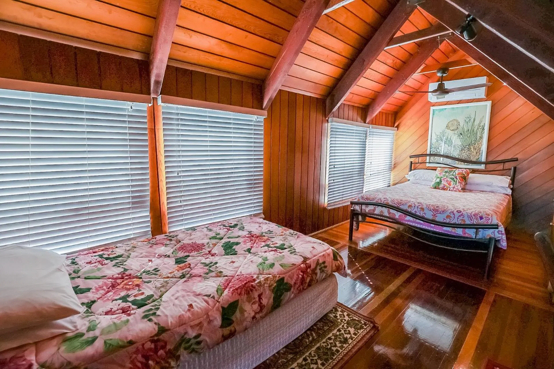 Bed in 1770 Sovereign Lodge Retreat