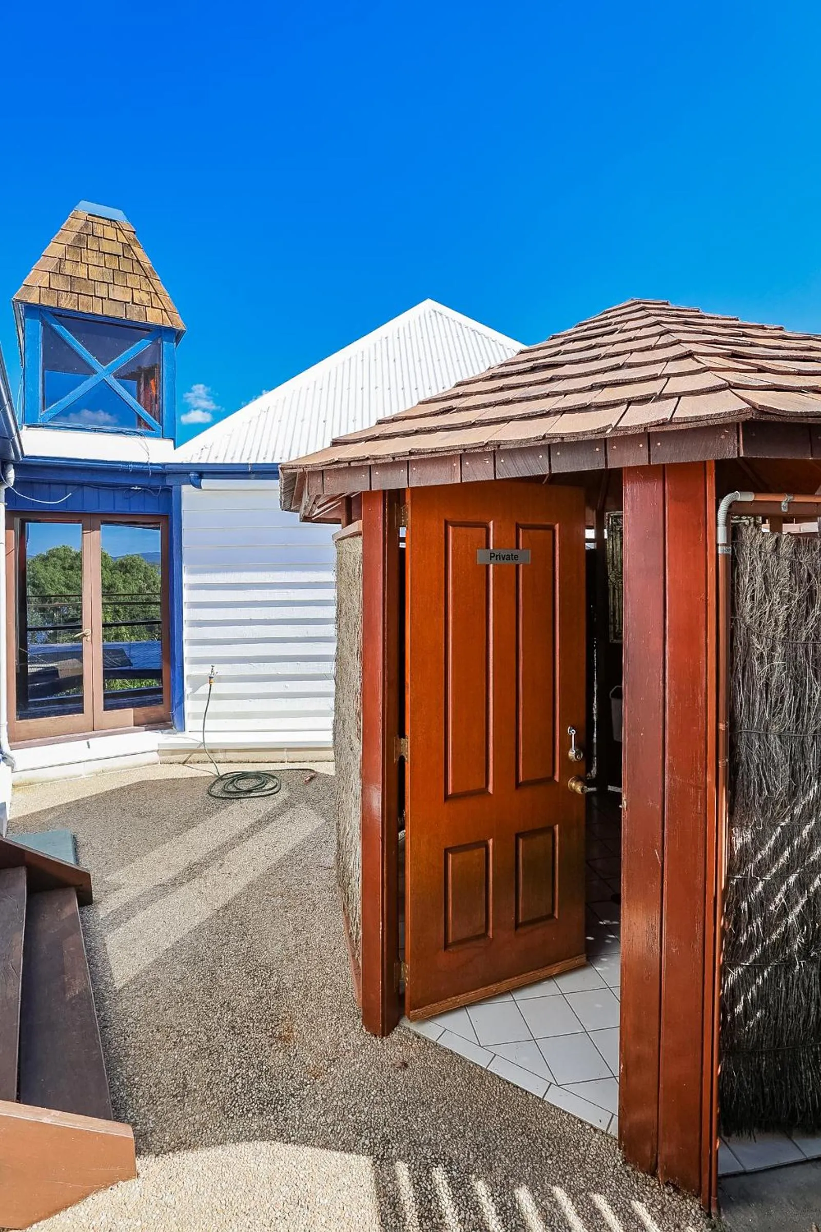 Facade/entrance in 1770 Sovereign Lodge Retreat