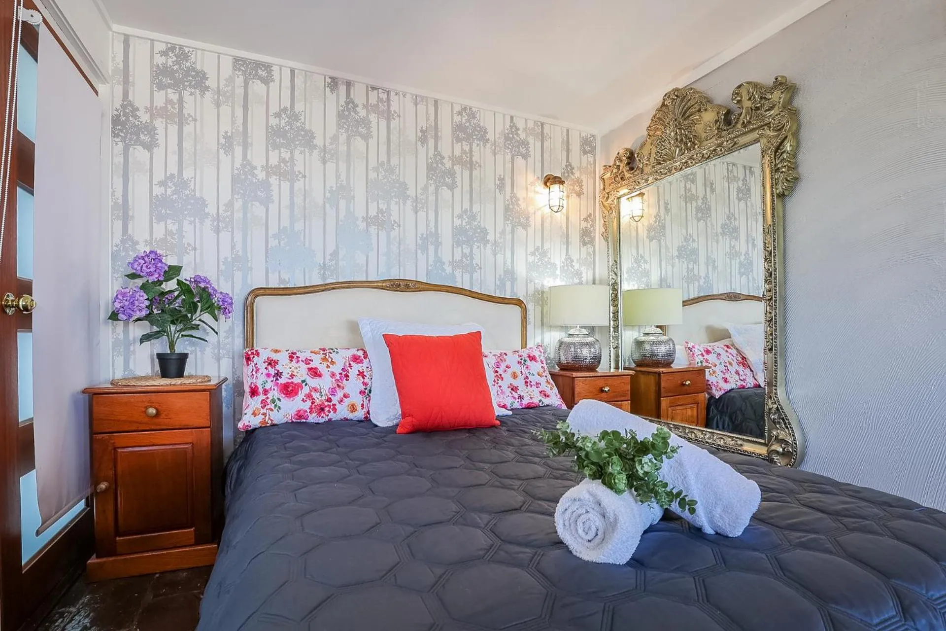 Bed in 1770 Sovereign Lodge Retreat