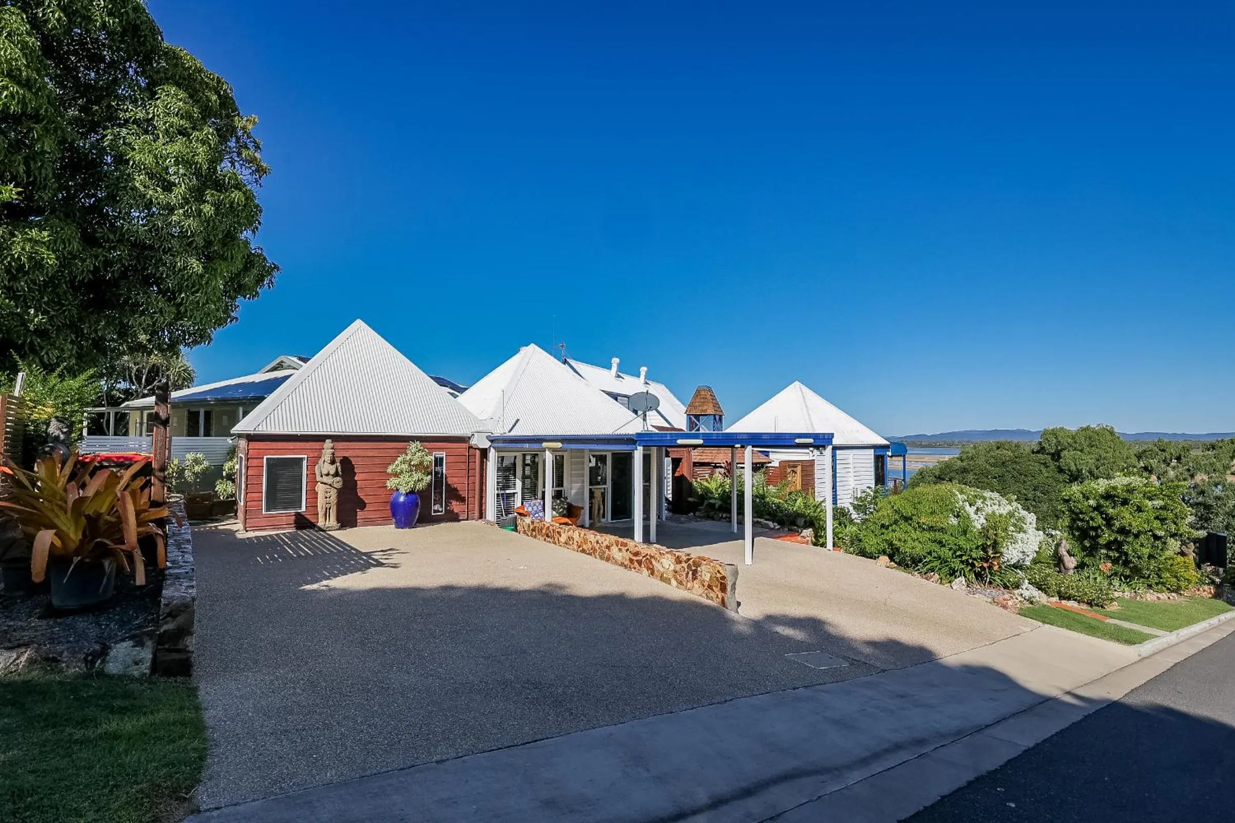Property building in 1770 Sovereign Lodge Retreat