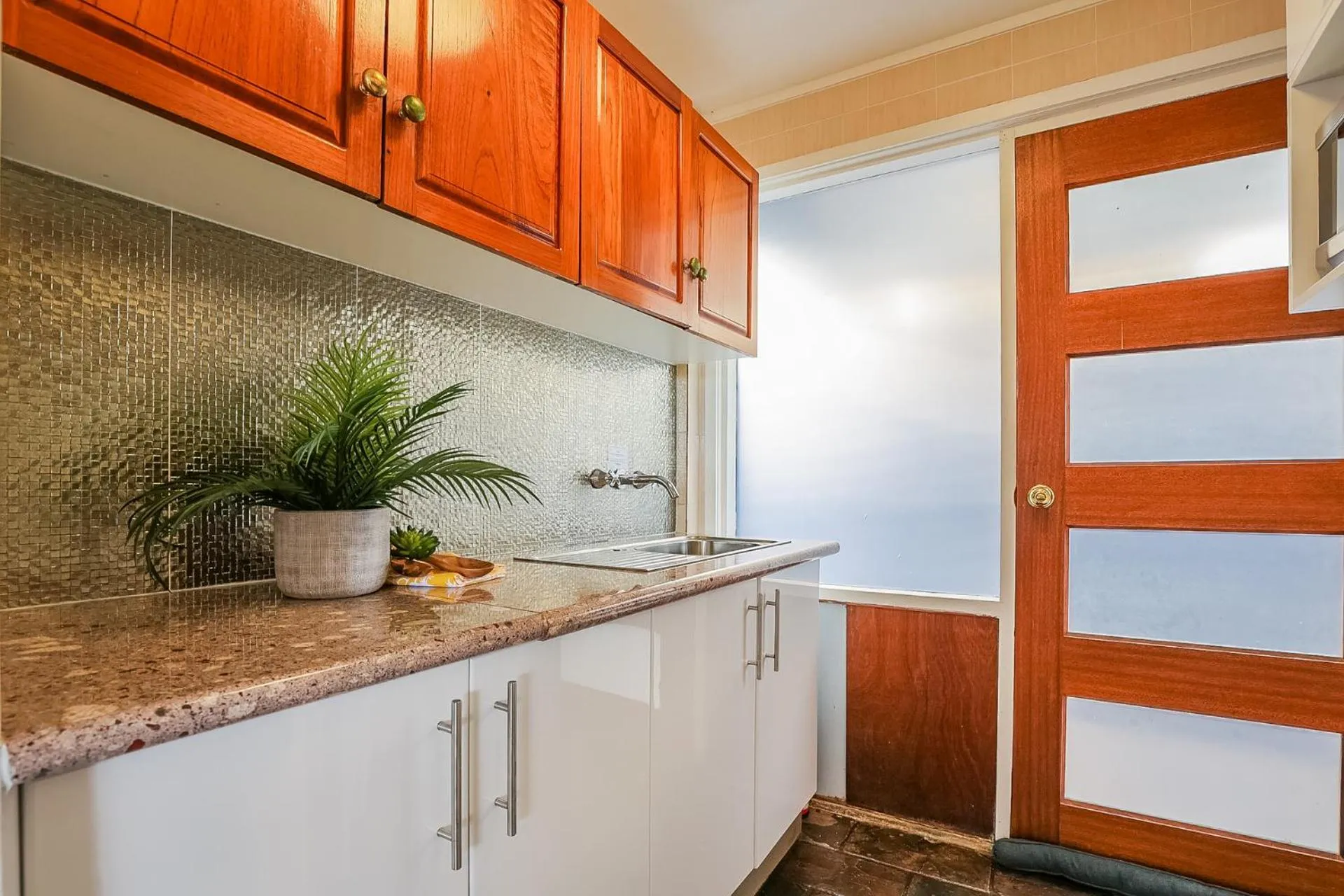 Kitchen or kitchenette in 1770 Sovereign Lodge Retreat