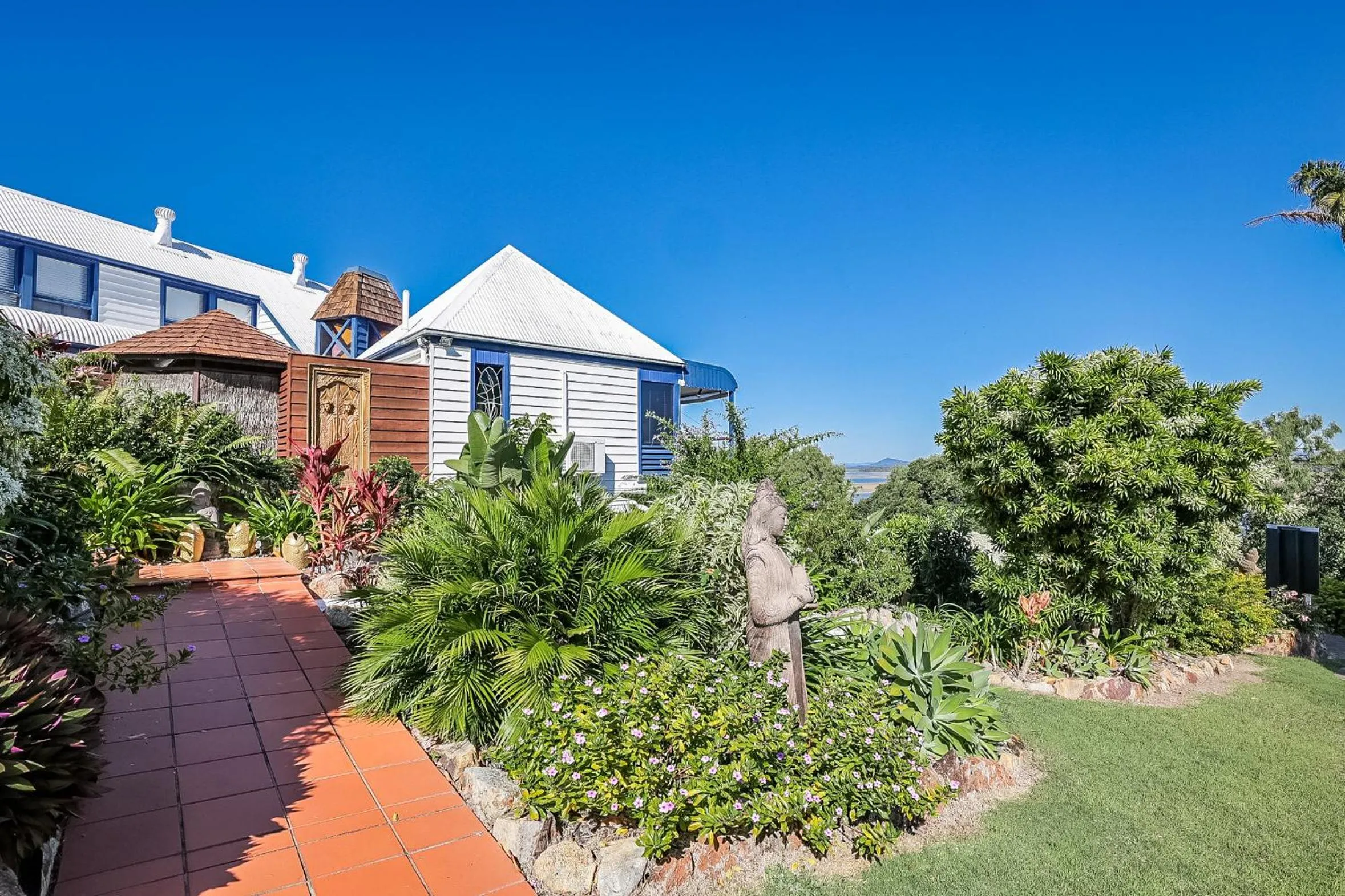 Garden in 1770 Sovereign Lodge Retreat