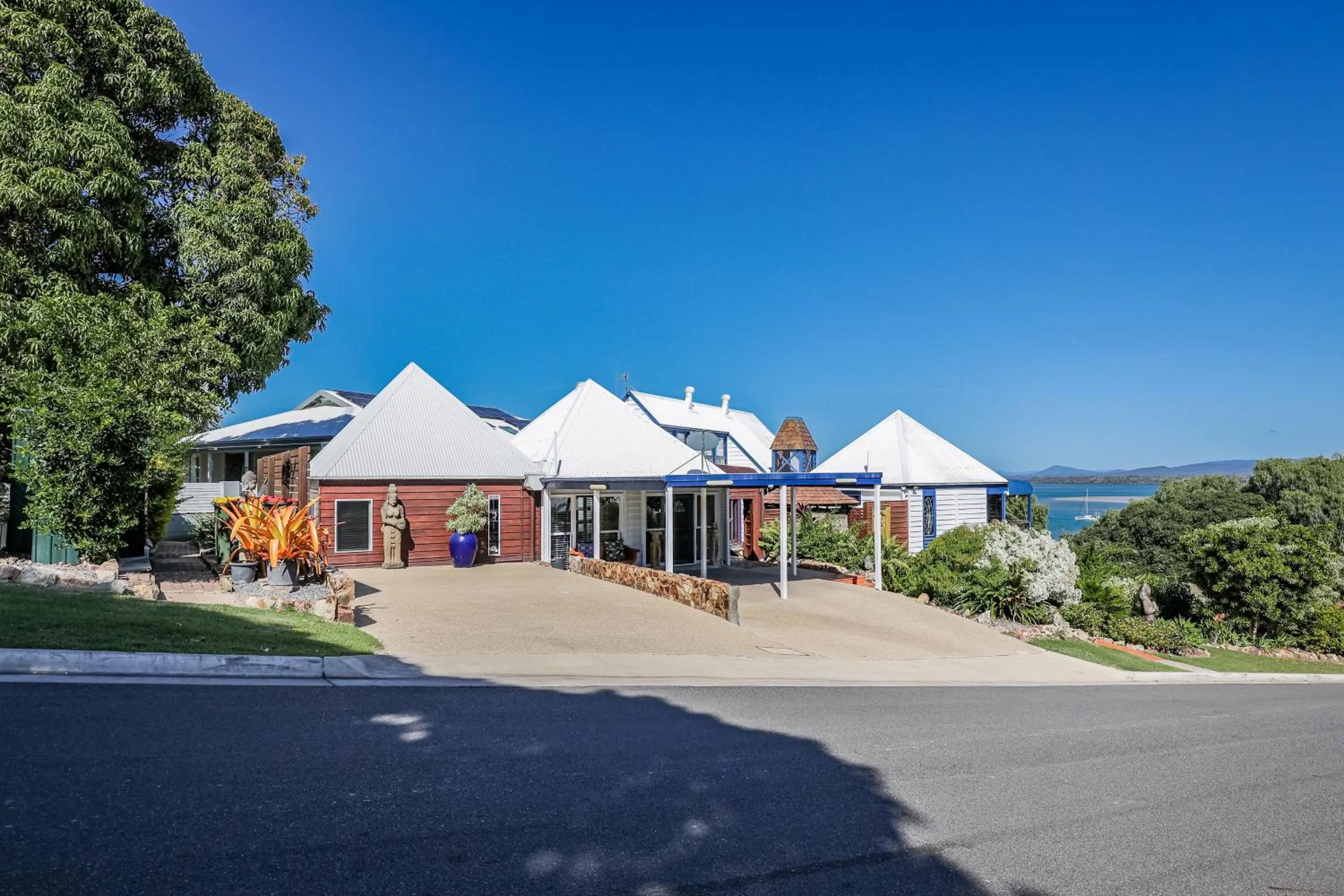 Property building in 1770 Sovereign Lodge Retreat