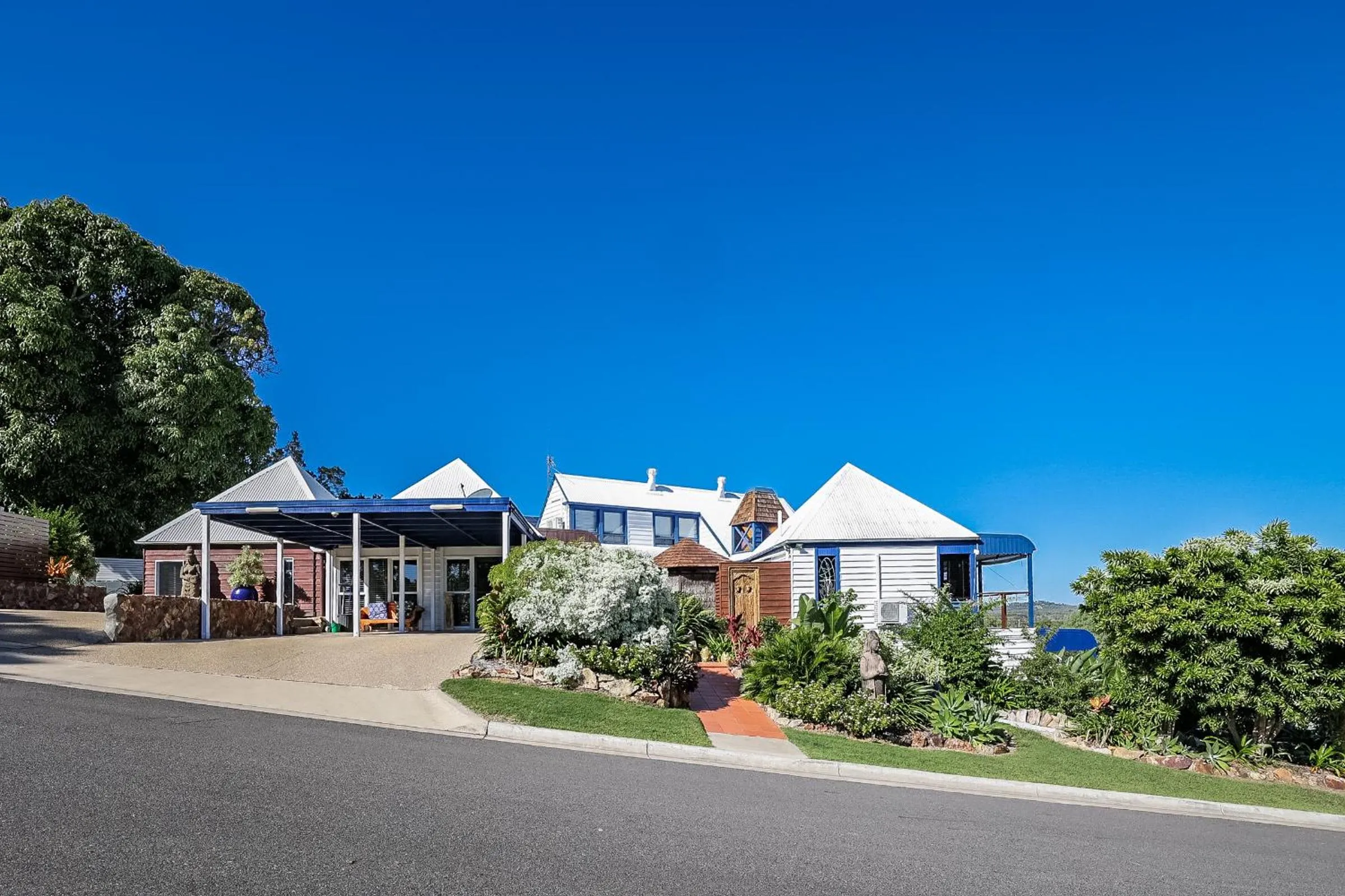 Property building in 1770 Sovereign Lodge Retreat