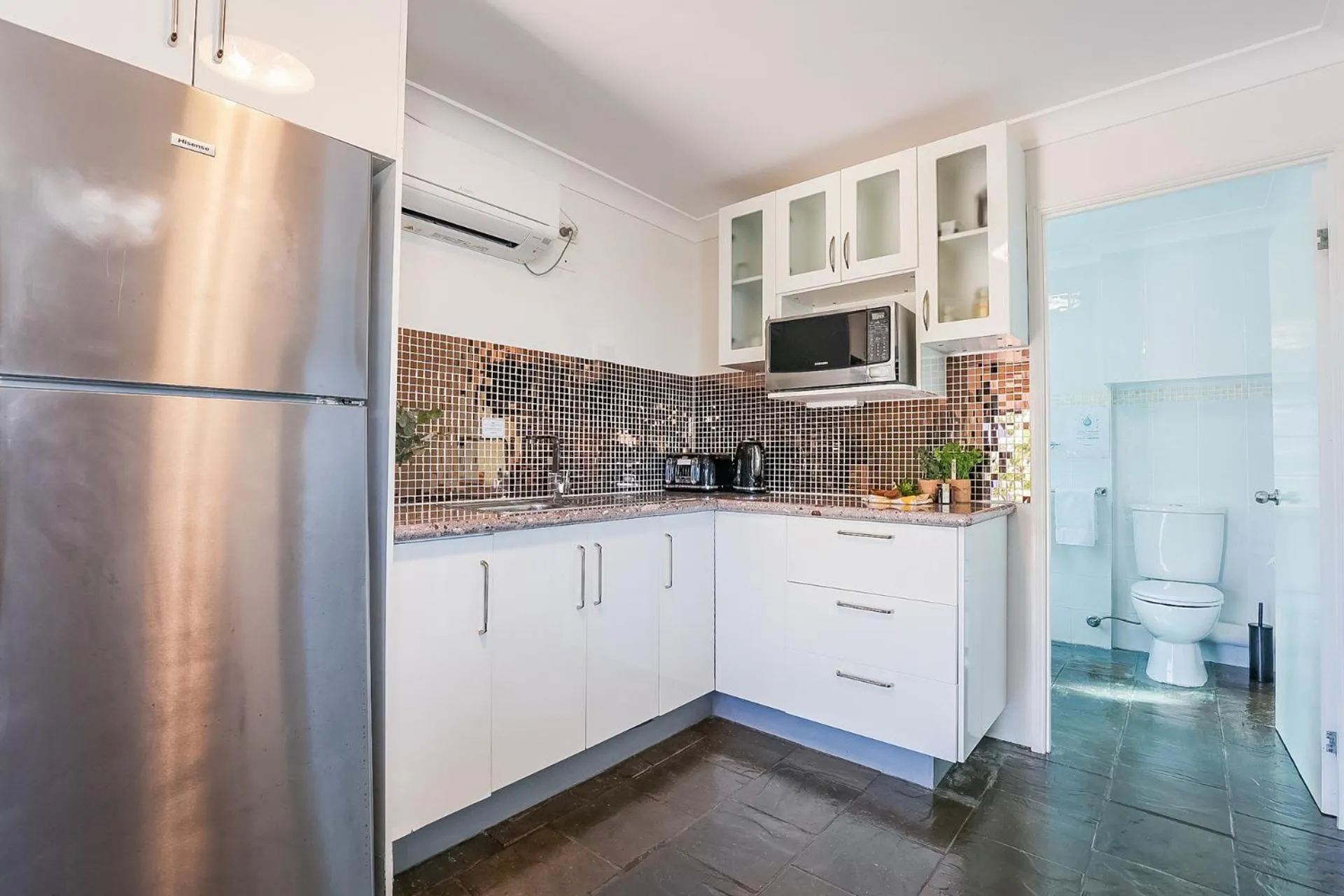 Kitchen or kitchenette in 1770 Sovereign Lodge Retreat
