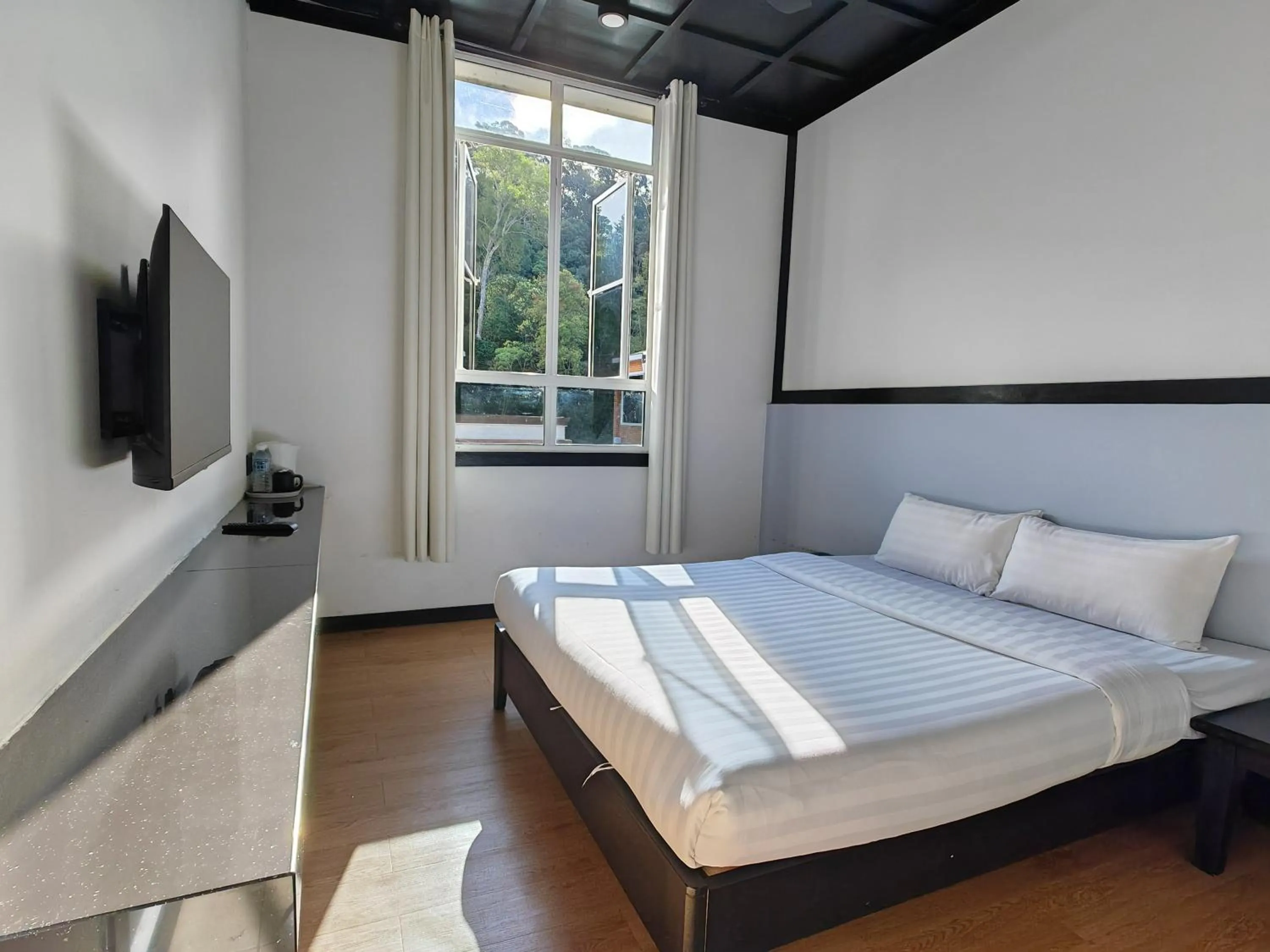 Bed in H Benjamin Residence