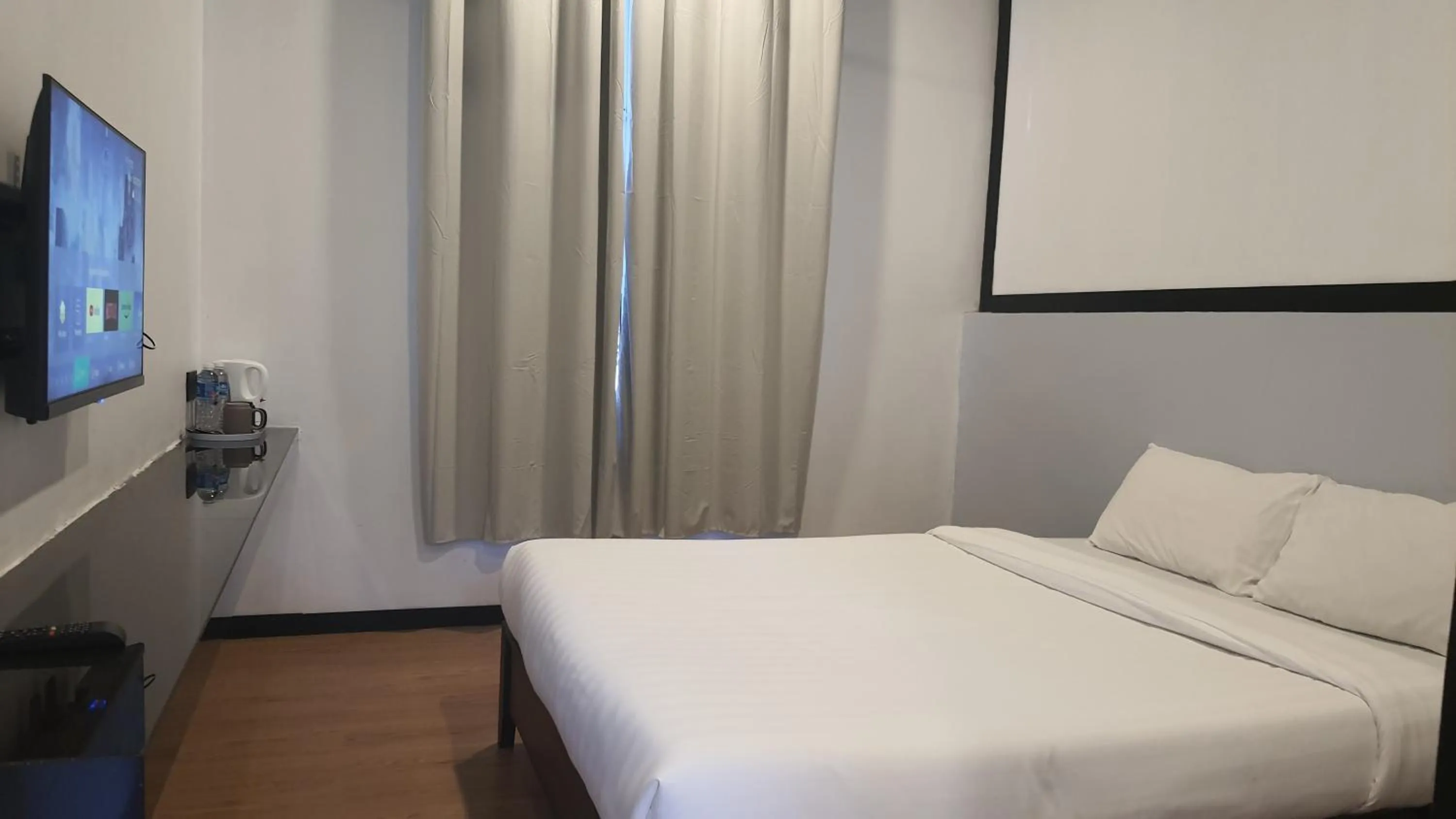 Bed in H Benjamin Residence