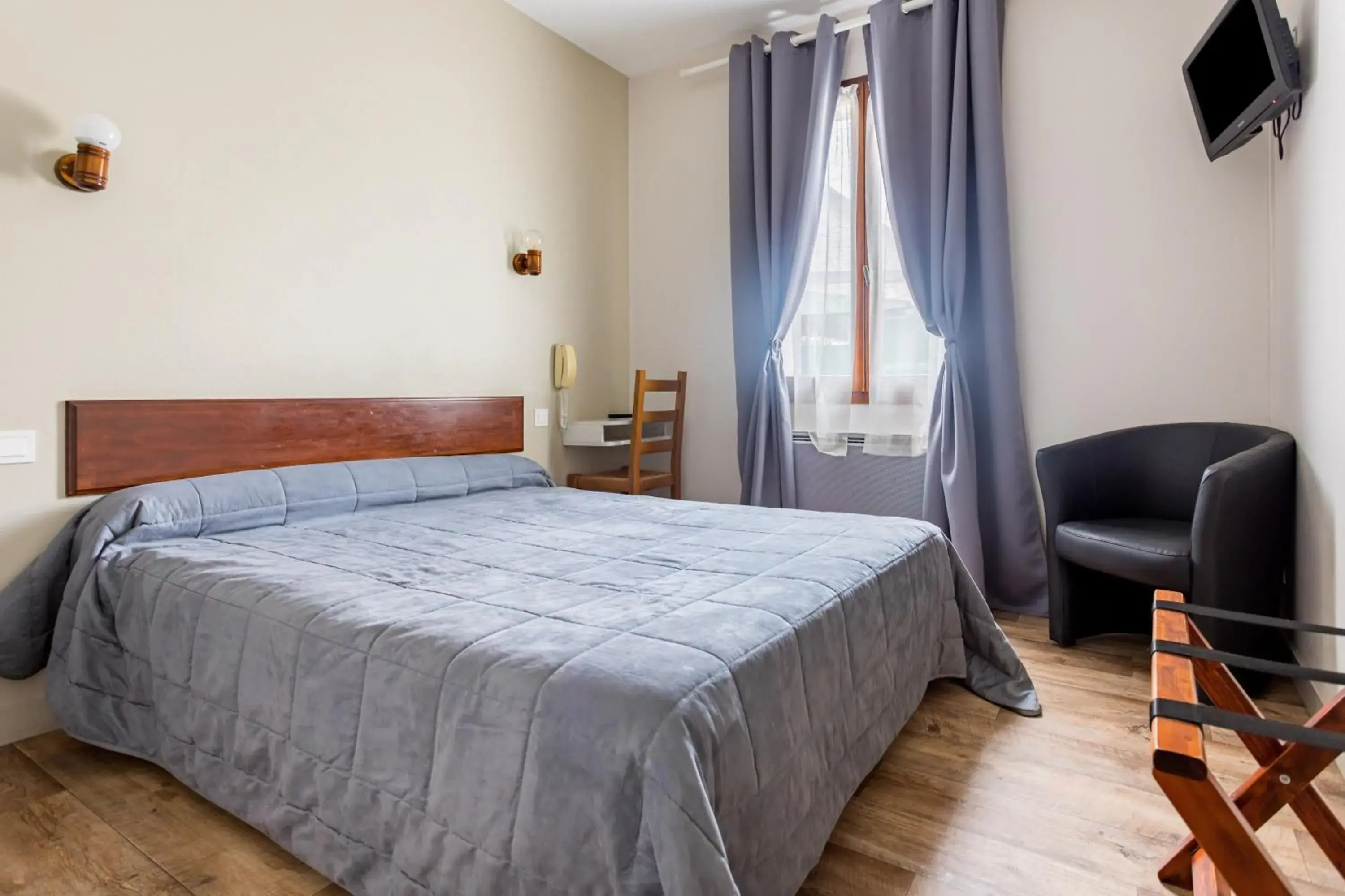 Standard Double Room in Hotel Alienor Standard Double Room in Hotel Alienor
