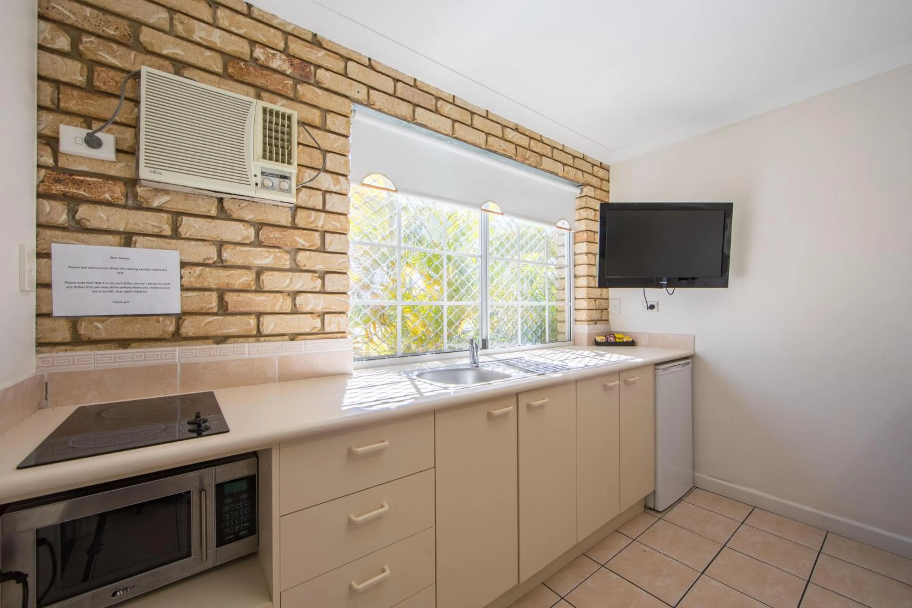 Kitchen or kitchenette in Caboolture Motel