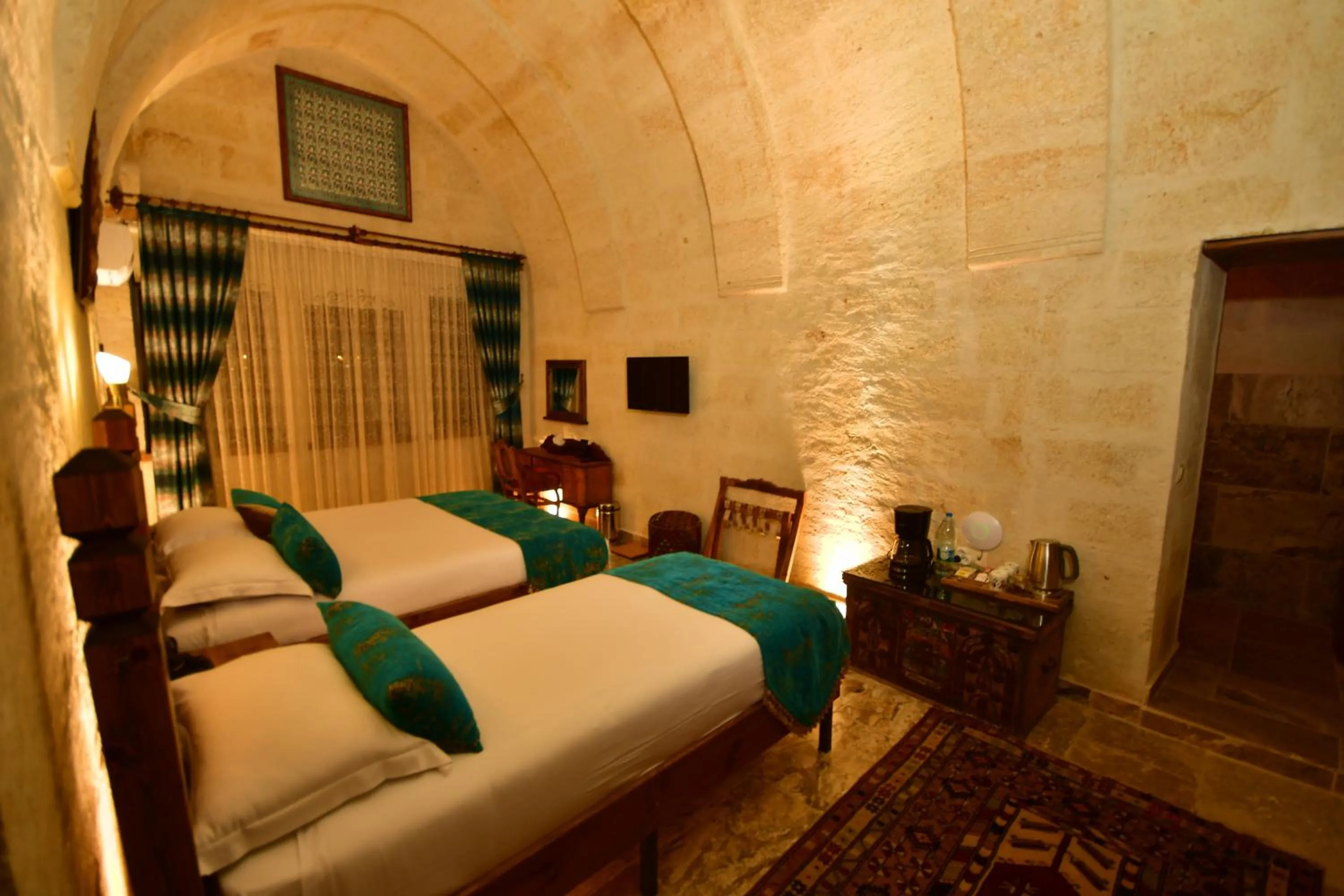 Bed in NOSTALJİ CAVE SUİT HOTEL