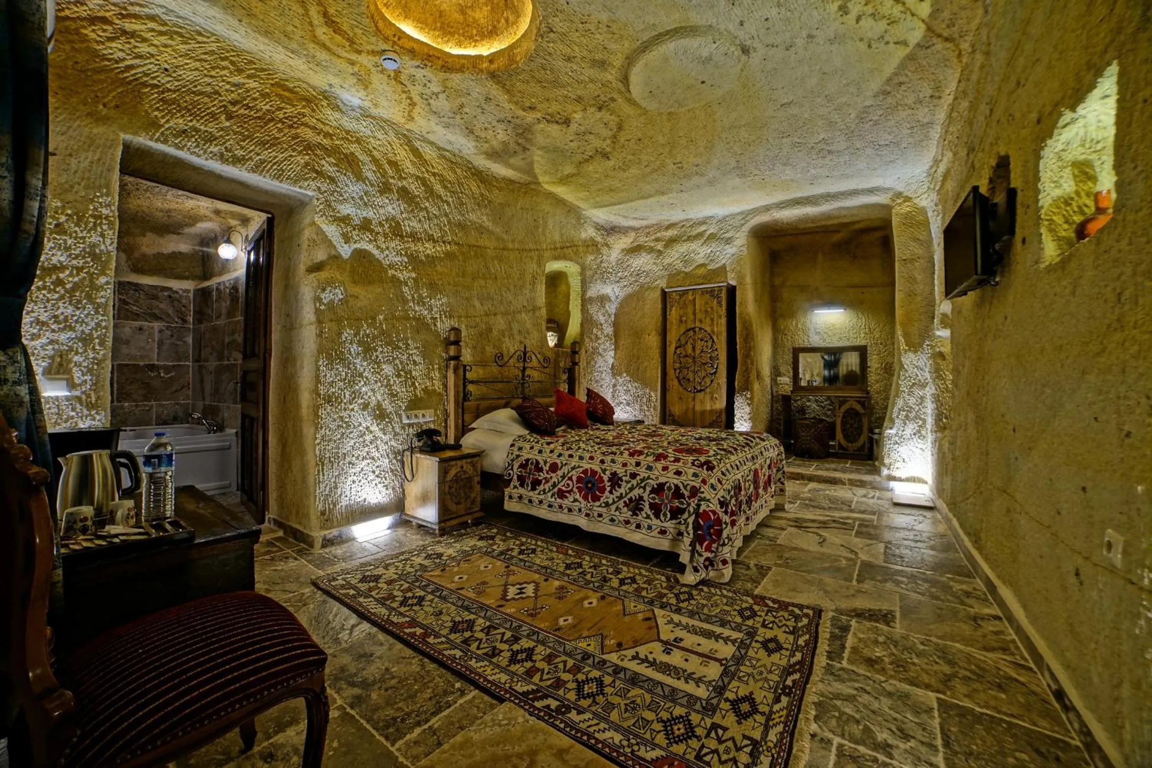 Photo of the whole room, Bed in NOSTALJİ CAVE SUİT HOTEL
