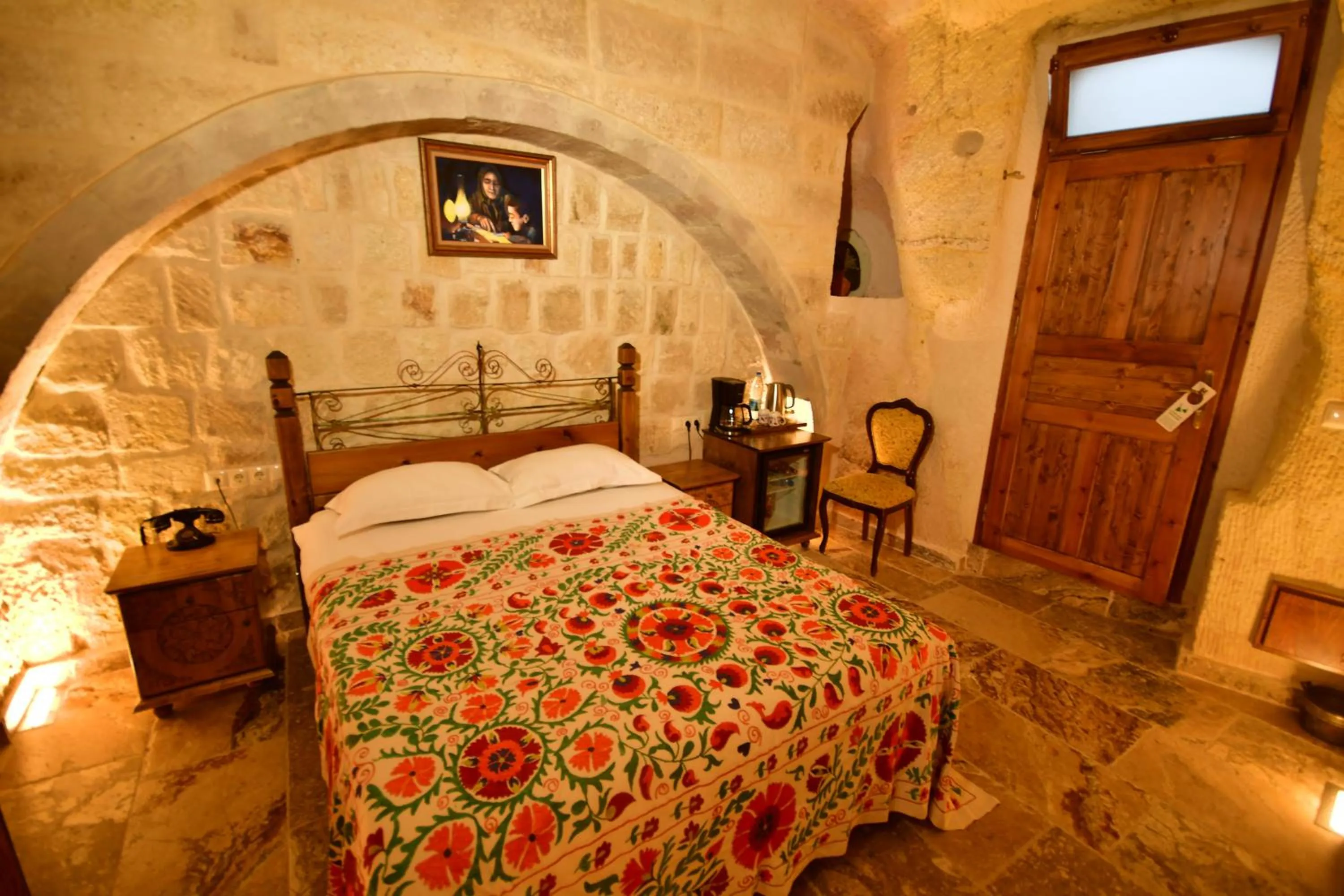 Bed in NOSTALJİ CAVE SUİT HOTEL