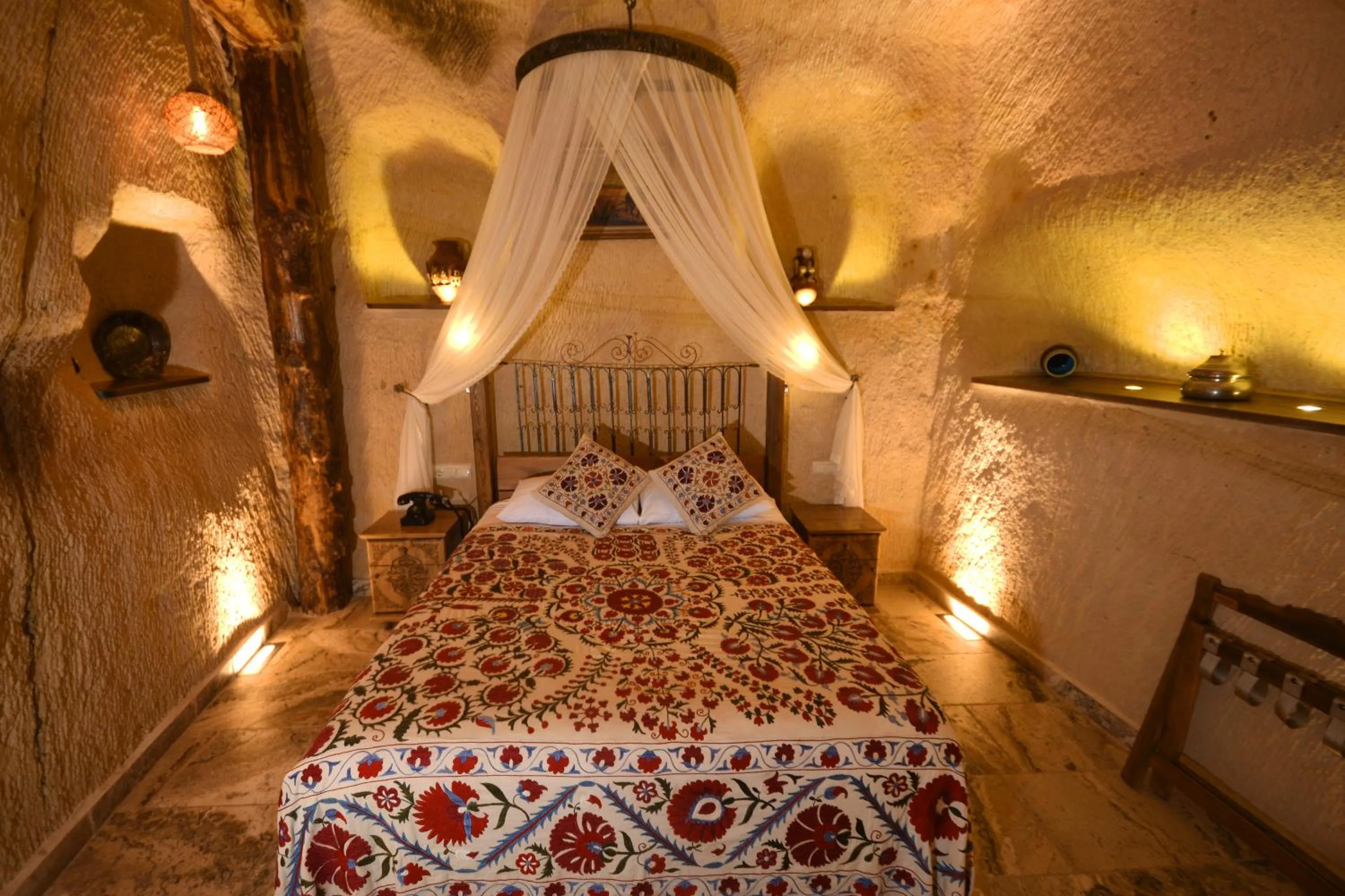Photo of the whole room, Bed in NOSTALJİ CAVE SUİT HOTEL
