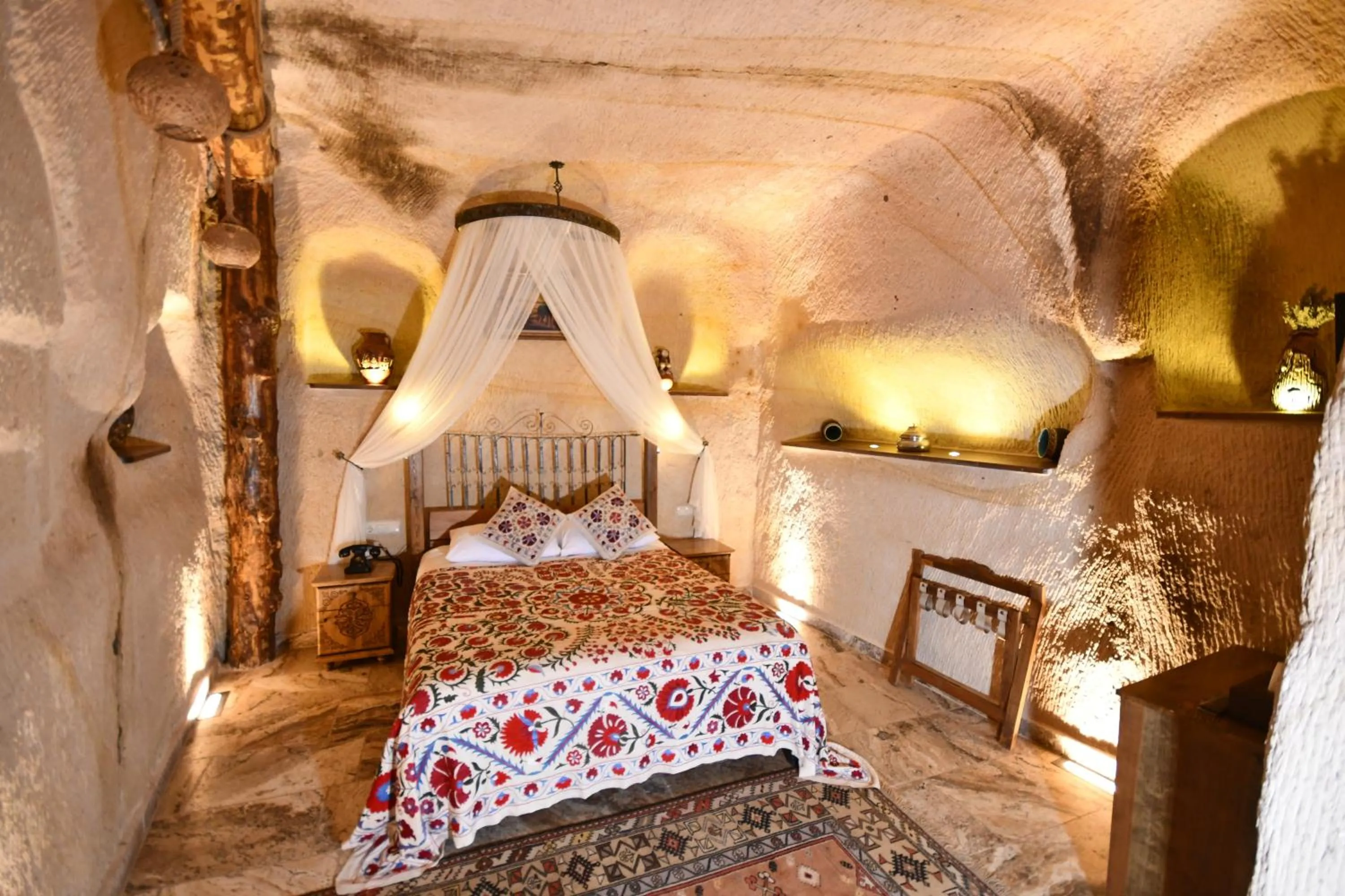 Photo of the whole room, Bed in NOSTALJİ CAVE SUİT HOTEL