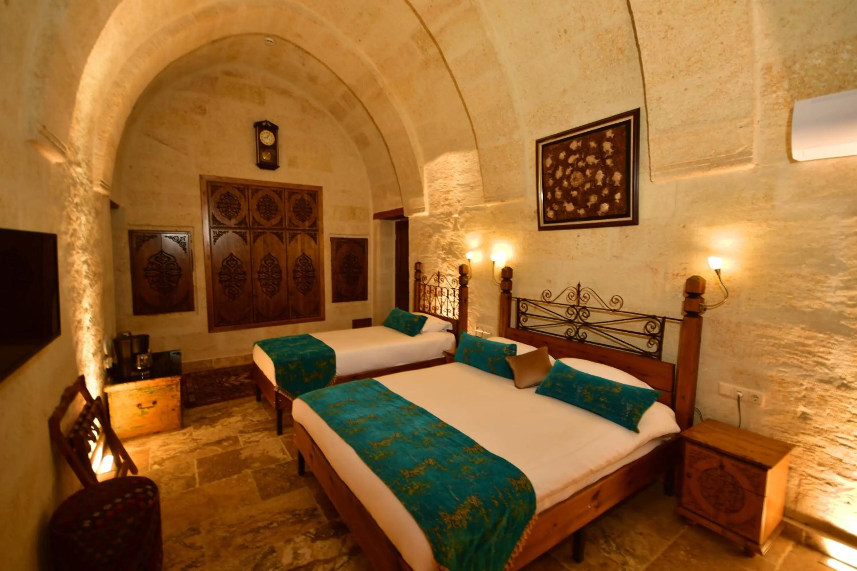 Bed in NOSTALJİ CAVE SUİT HOTEL