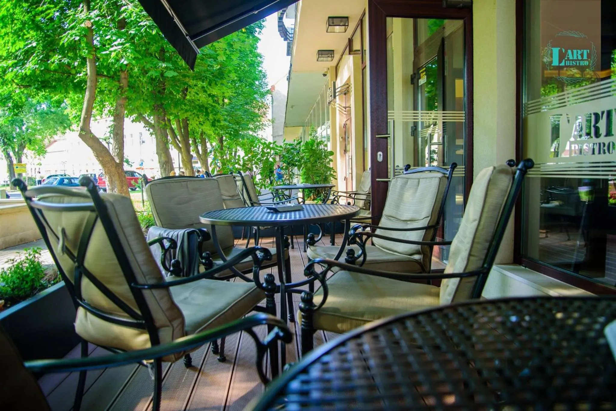 Restaurant/places to eat in L`Art Hotel Carei