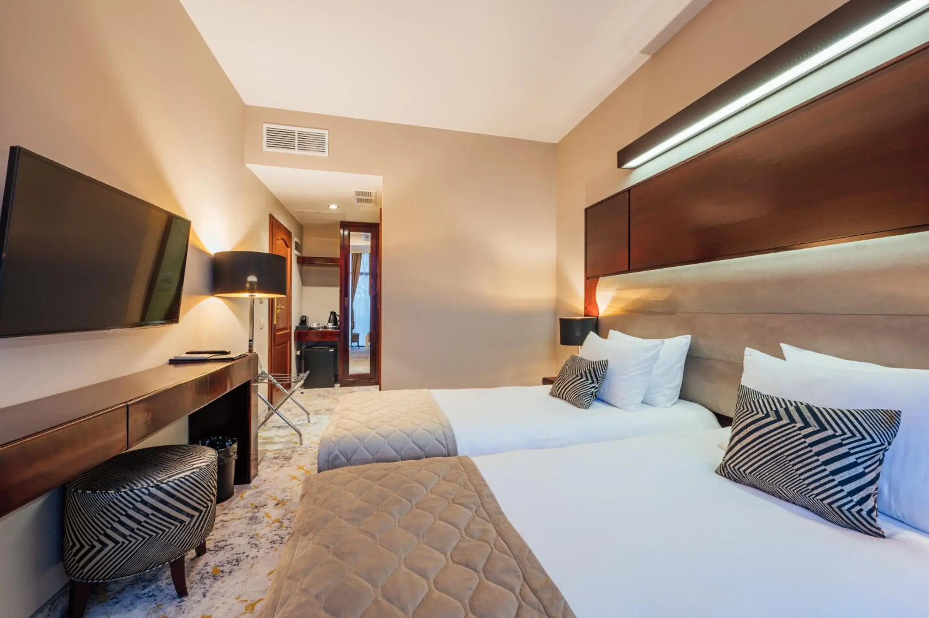 Twin Room - single occupancy in L`Art Hotel Carei Twin Room - single occupancy in L`Art Hotel Carei