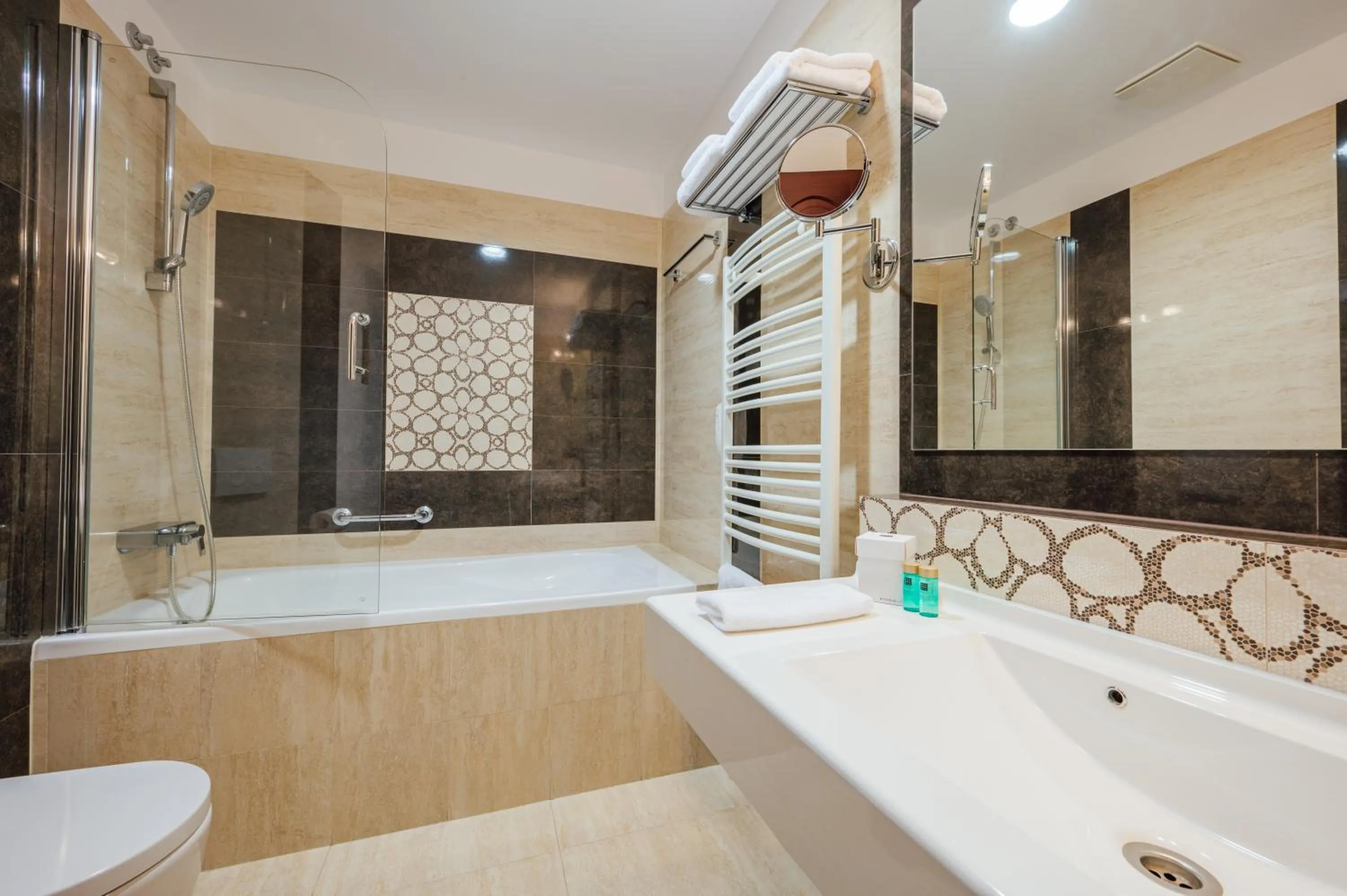 Bathroom in L`Art Hotel Carei