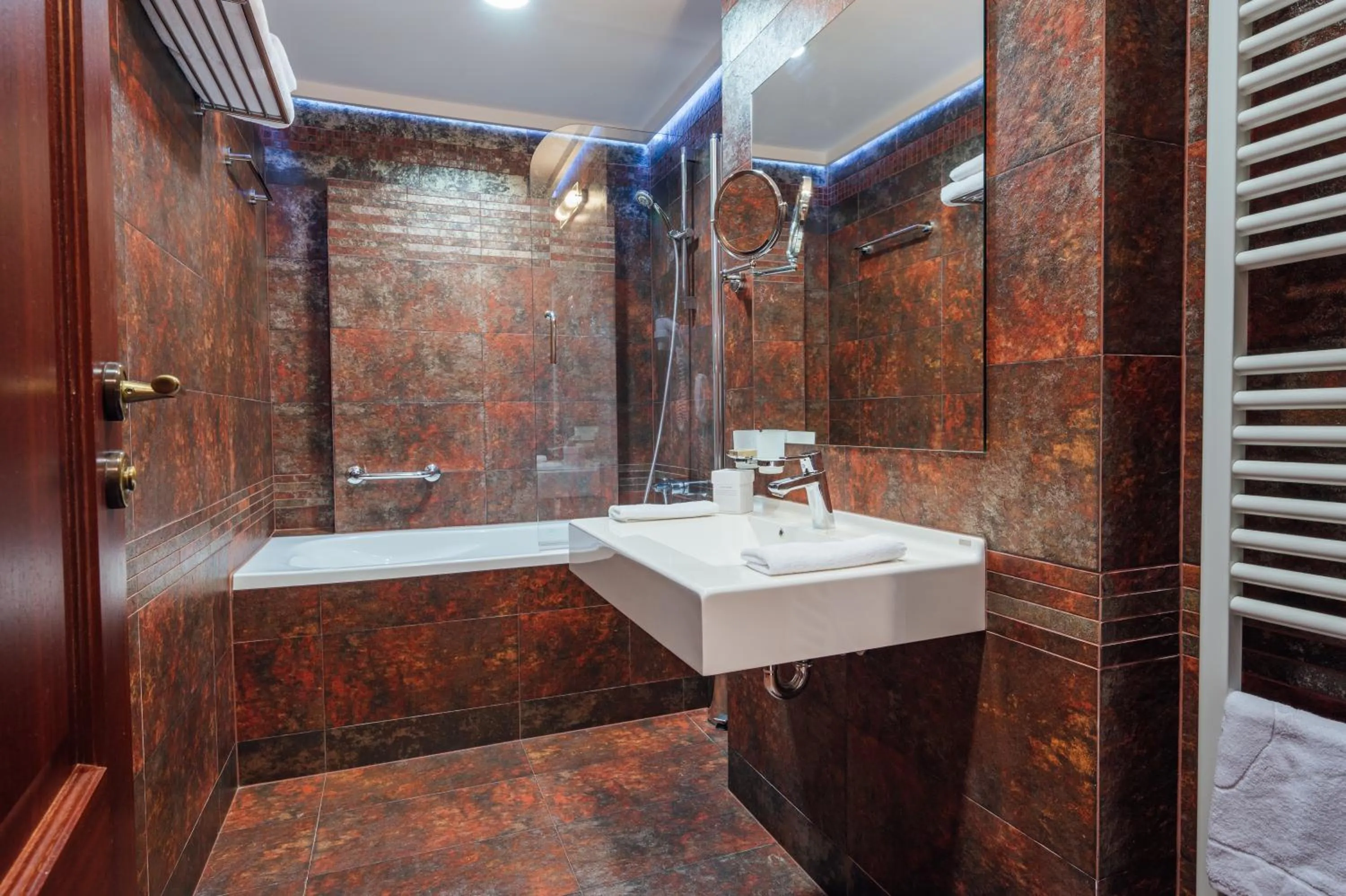 Bathroom in L`Art Hotel Carei