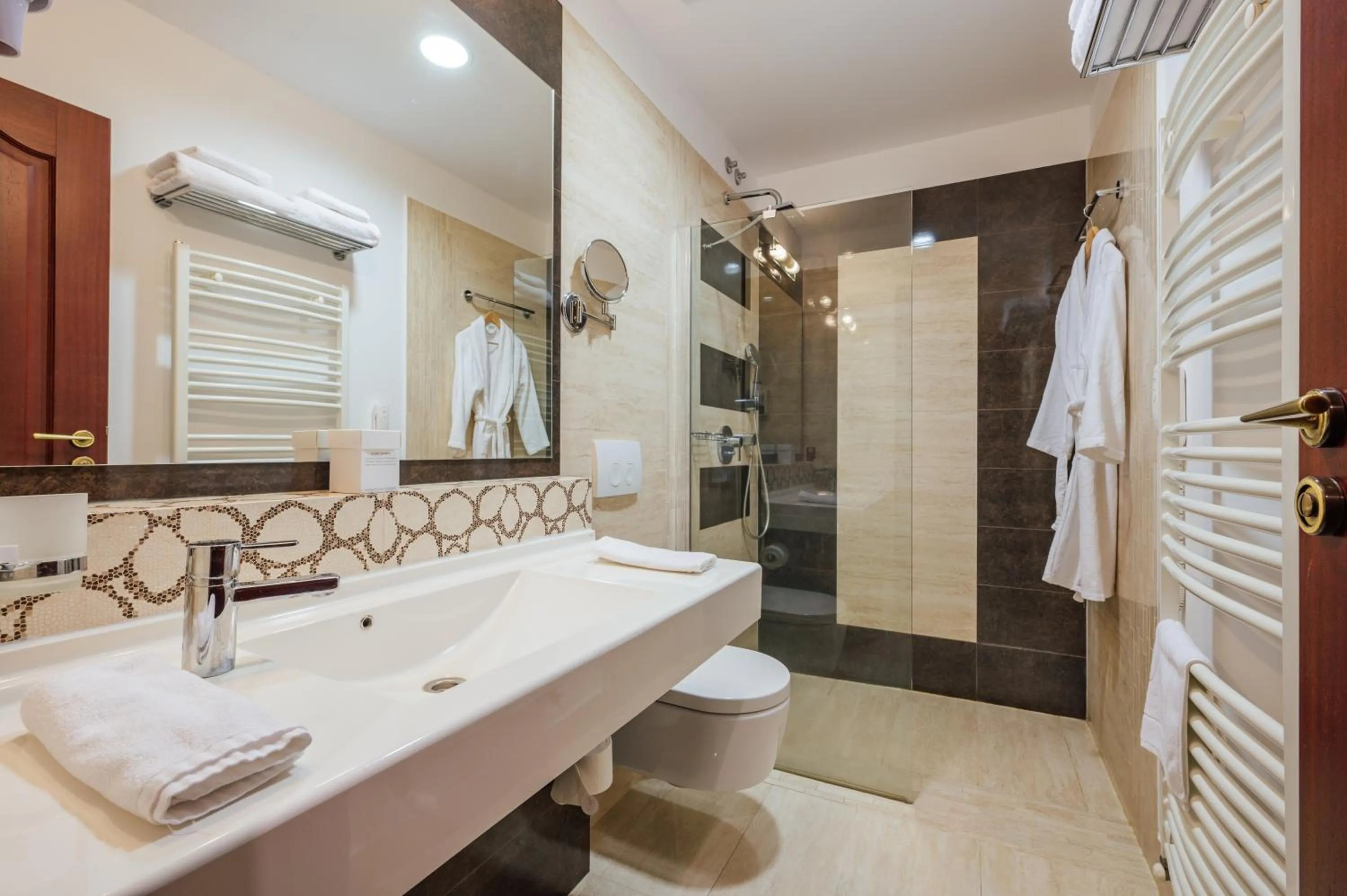 Shower in L`Art Hotel Carei