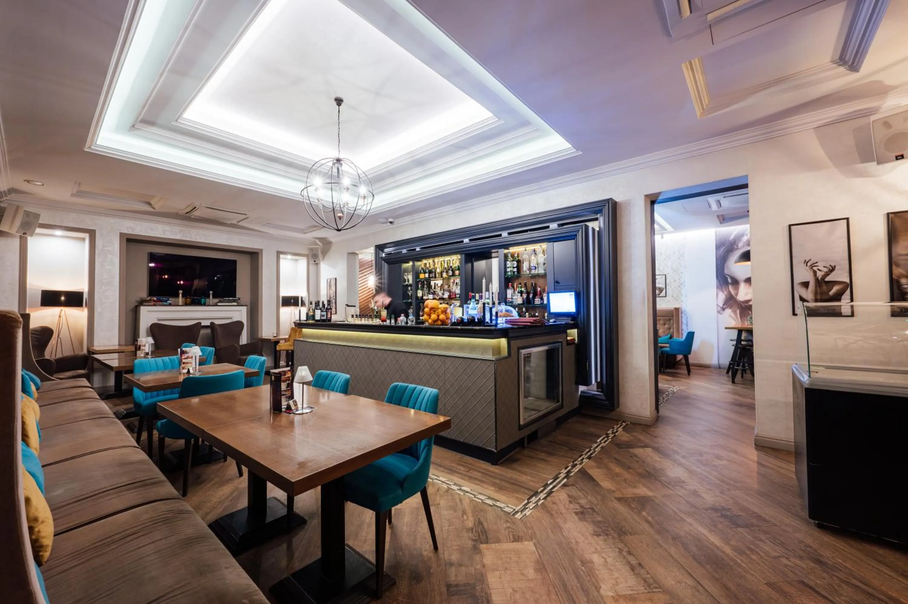 Restaurant/places to eat in L`Art Hotel Carei