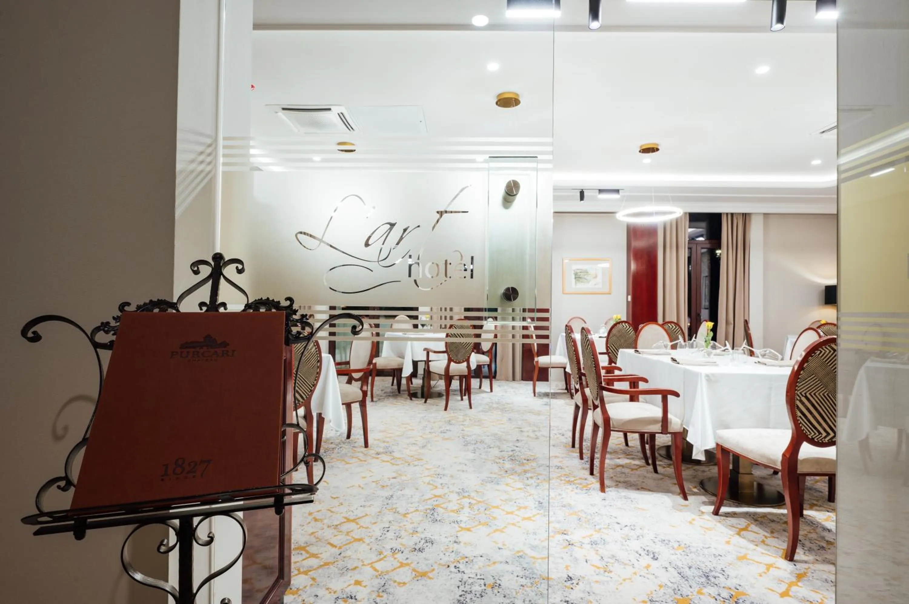 Restaurant/places to eat in L`Art Hotel Carei