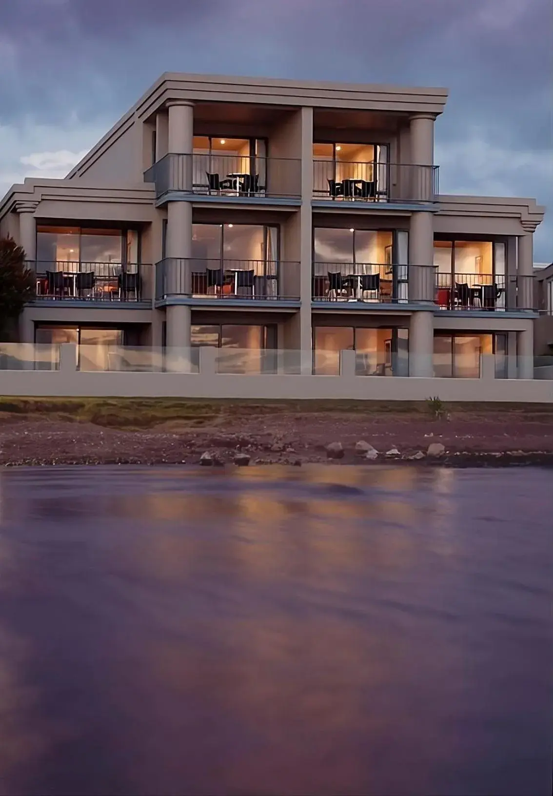 Property building in Boulevard Waters Property building in Boulevard Waters