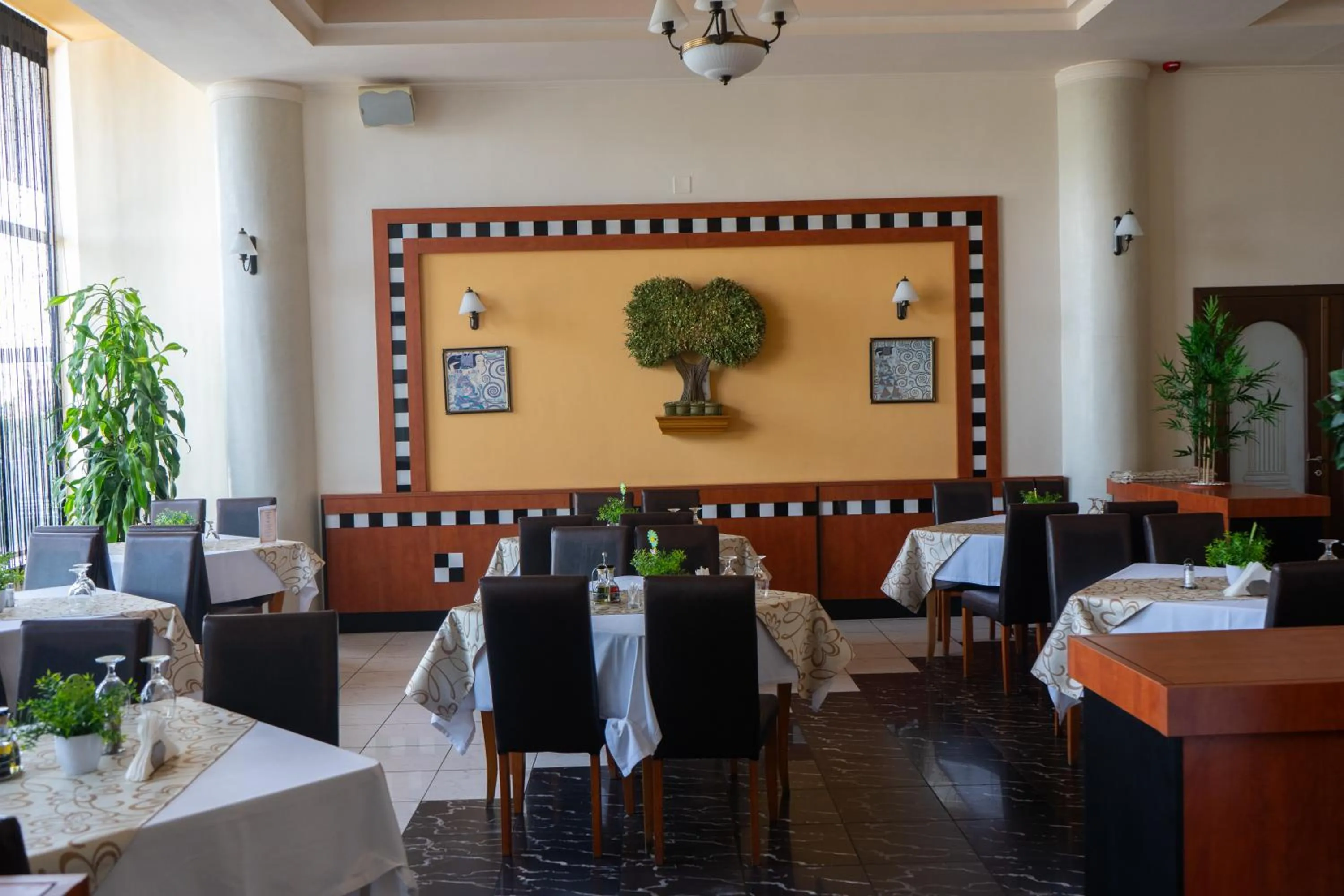Restaurant/places to eat in Hotel Aurelia