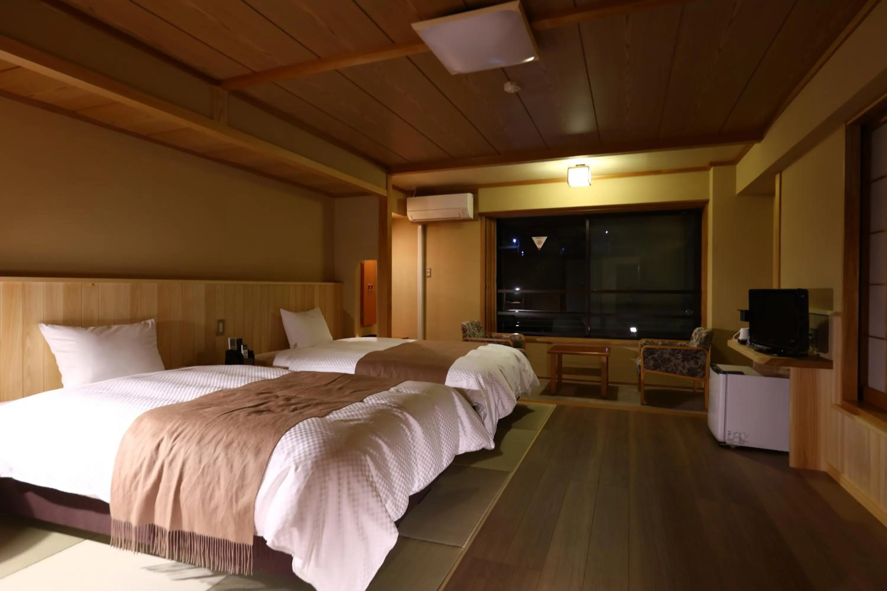 Photo of the whole room, Bed in Shibu Hotel