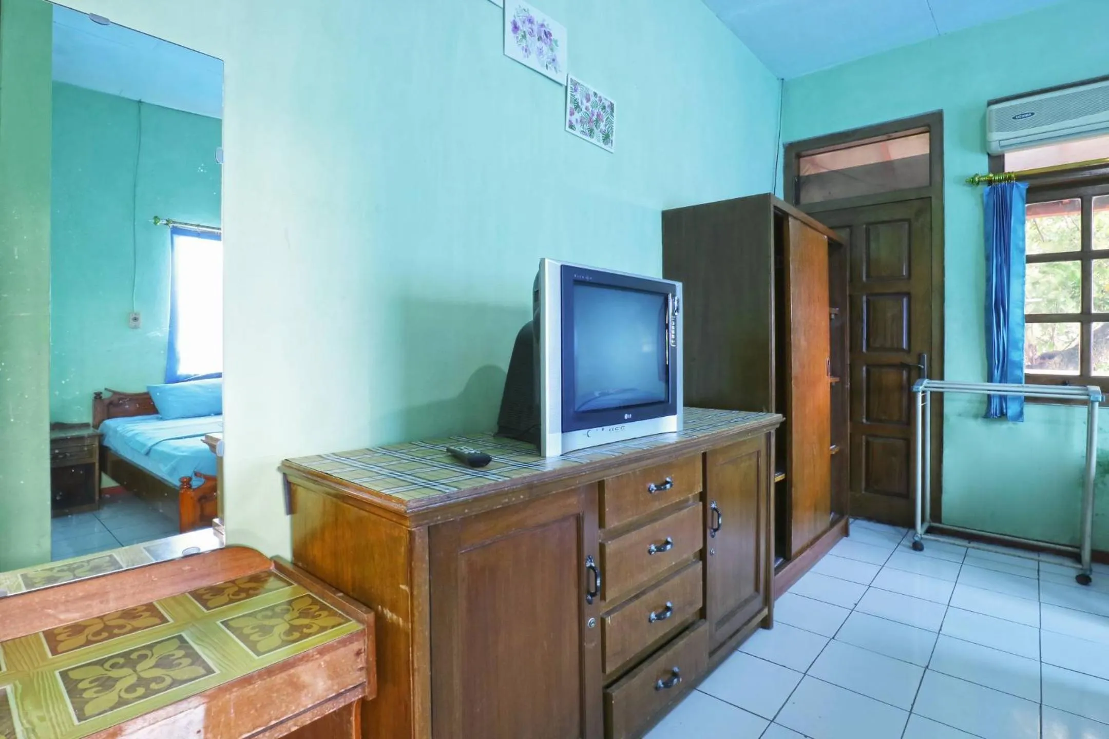 Bedroom, Bed in Hotel Setia Budi