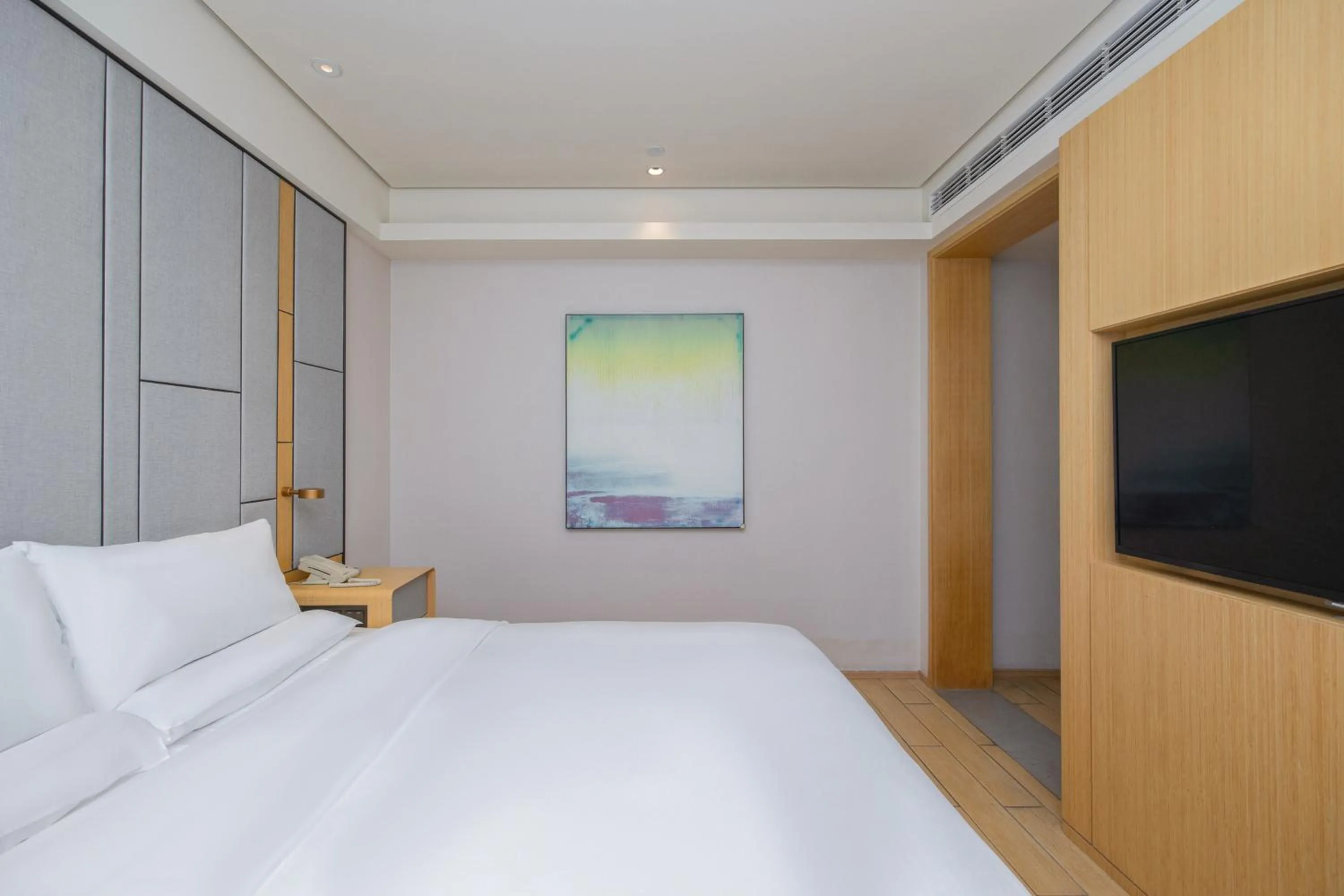 Photo of the whole room, Bed in JI Hotel Nanjing Ming Palace