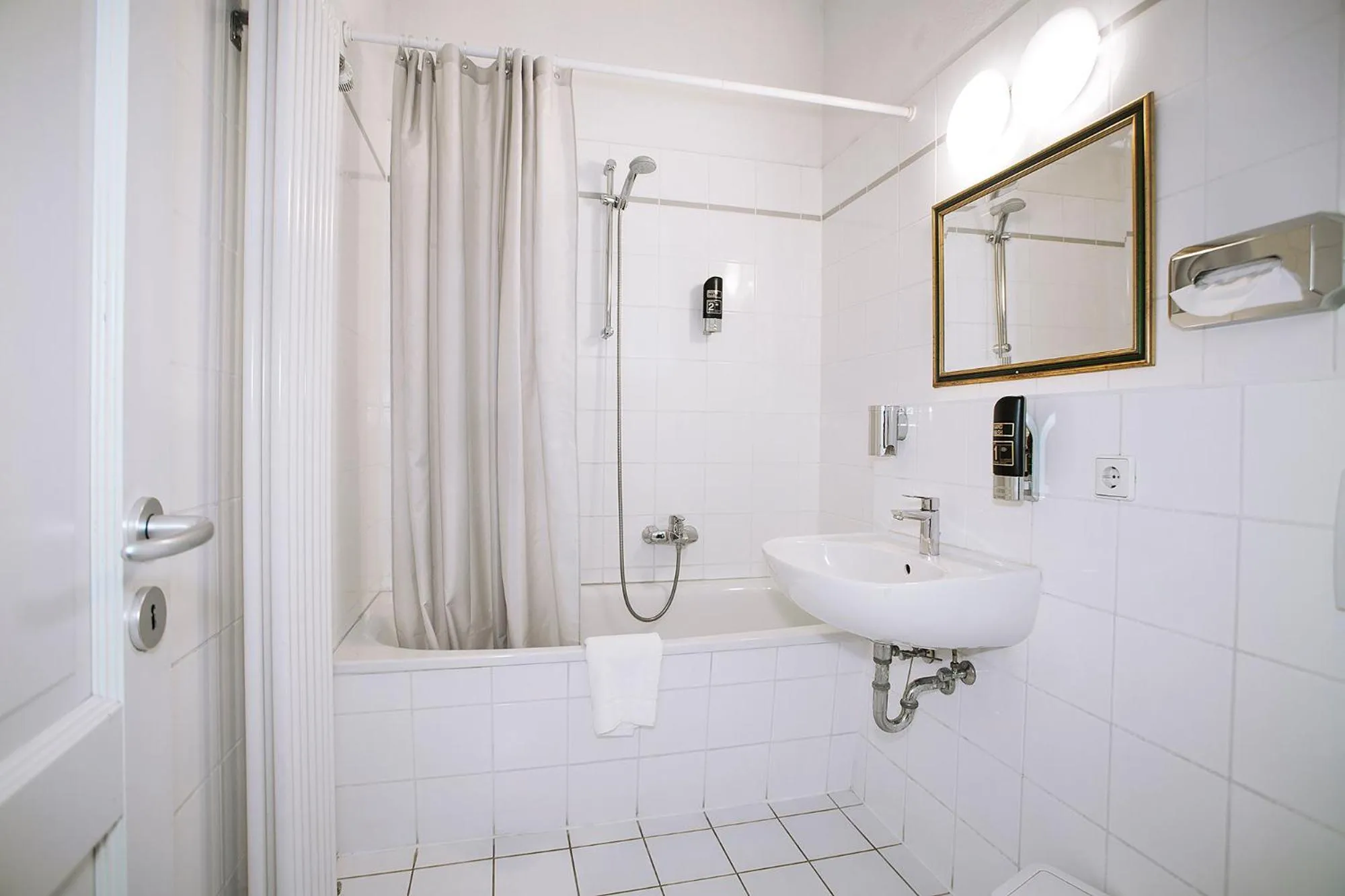Shower in Pension Peters – Das andere Hotel