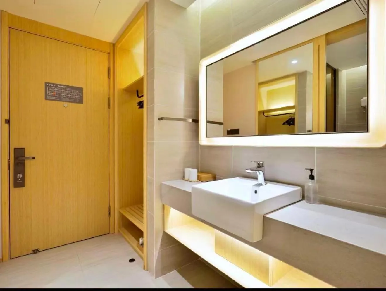 wardrobe in JI Hotel Hangzhou Qianjiang Century City
