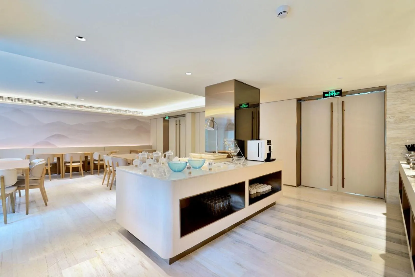 Restaurant/places to eat in JI Hotel Hangzhou Qianjiang Century City