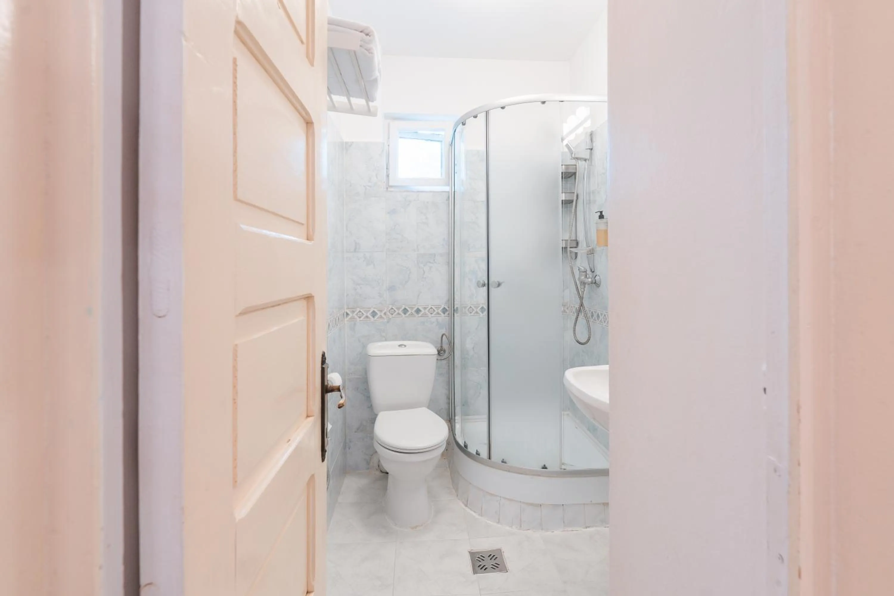 Shower in Vila Camelia