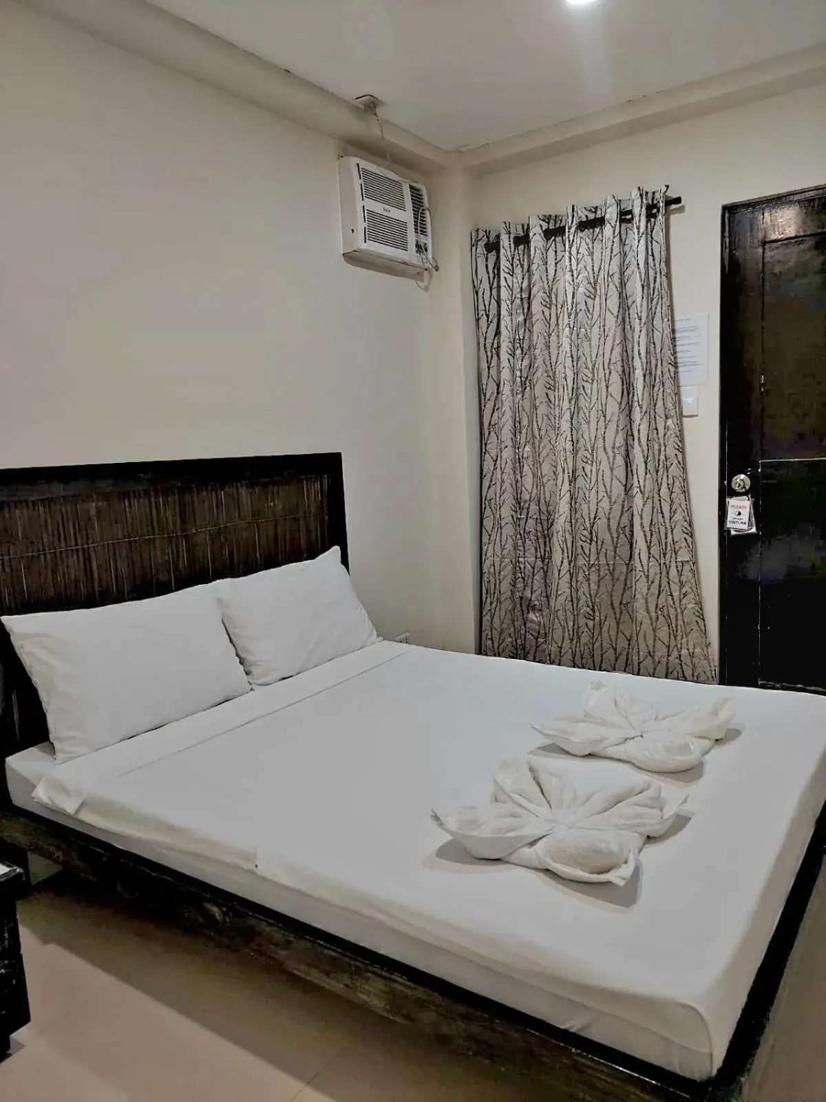 Bed in Avila's Horizon Dive Resort Malapascua Bed in Avila's Horizon Dive Resort Malapascua