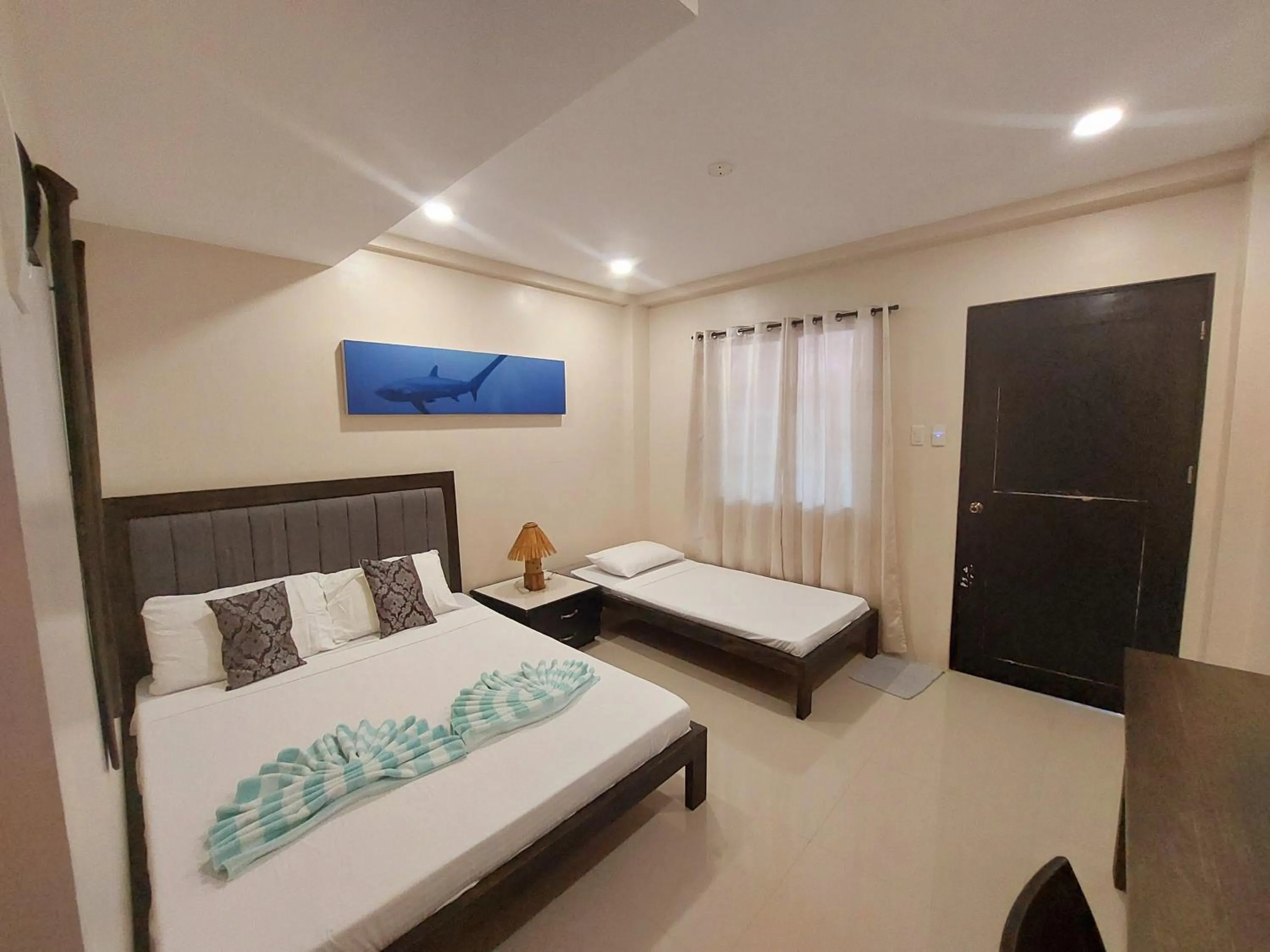 Bed in Avila's Horizon Dive Resort Malapascua