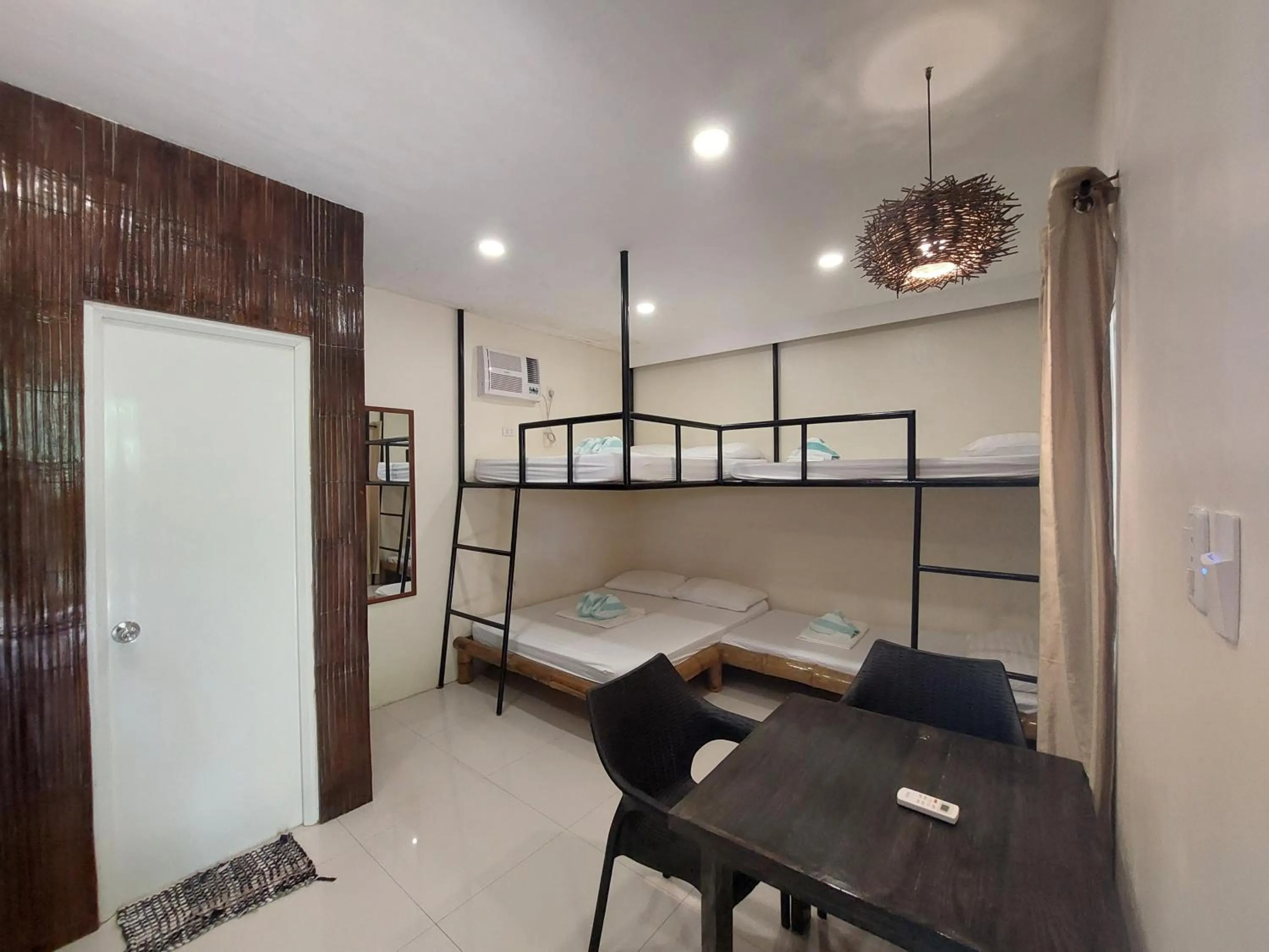 Bed in Avila's Horizon Dive Resort Malapascua