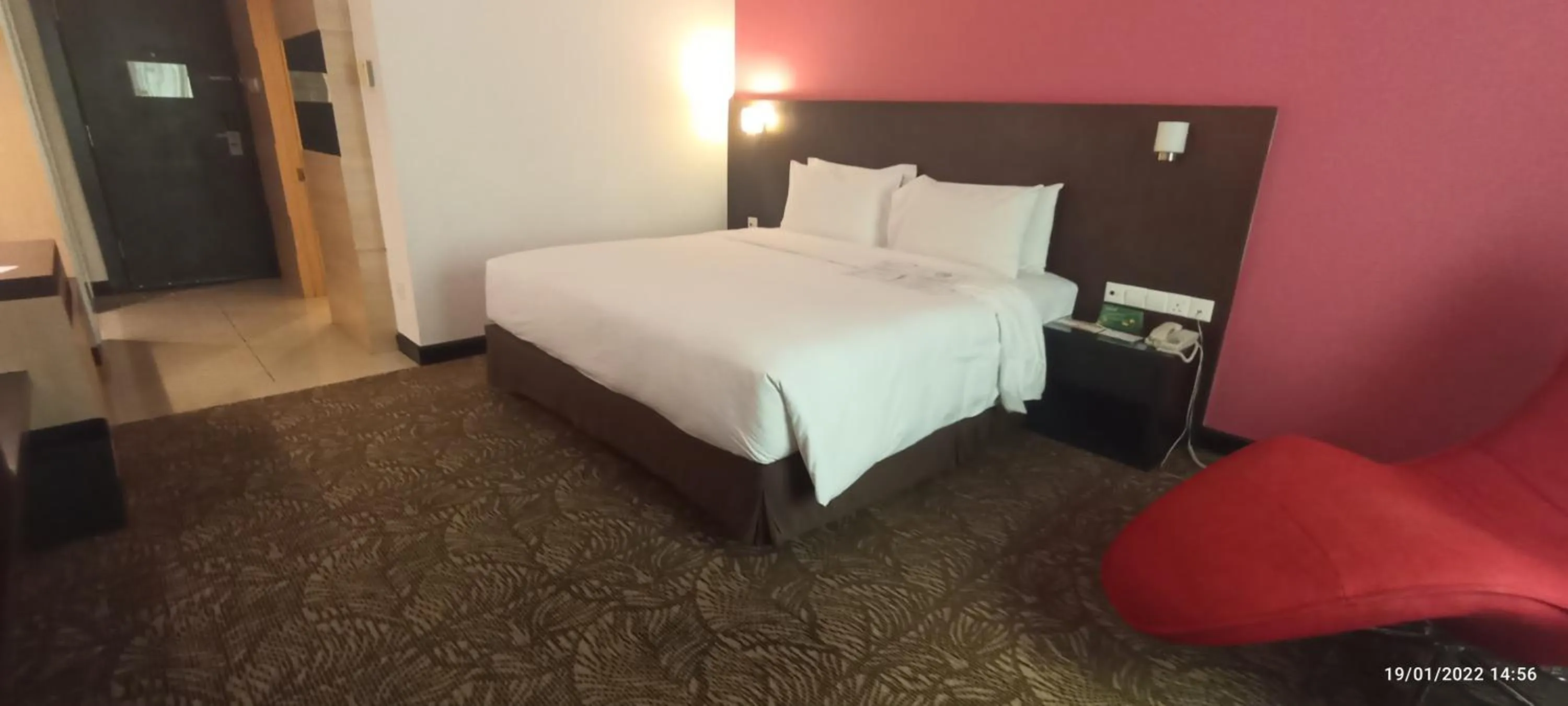 Photo of the whole room, Bed in The Klagan Hotel