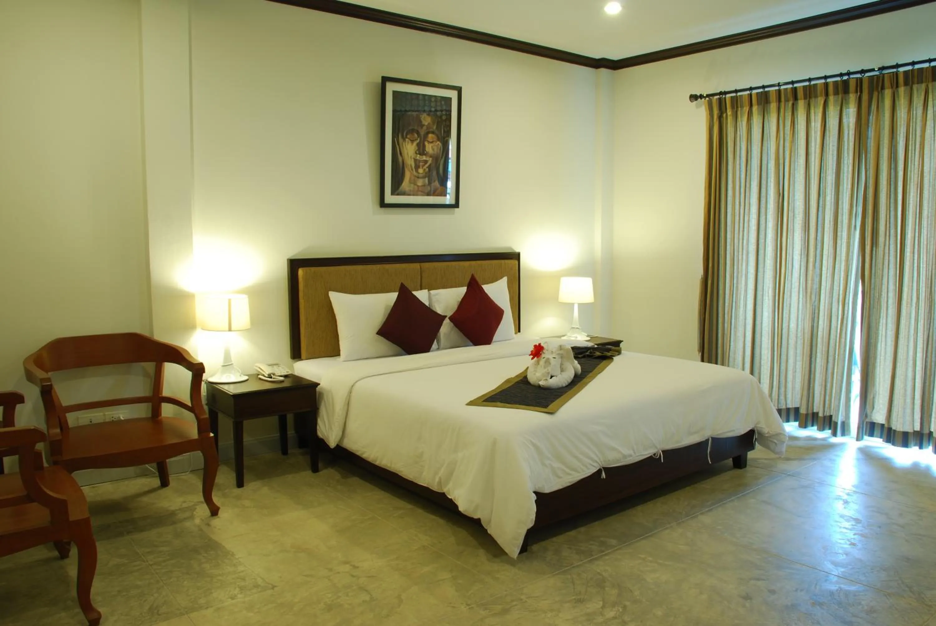 Photo of the whole room, Bed in Phukamala Suite