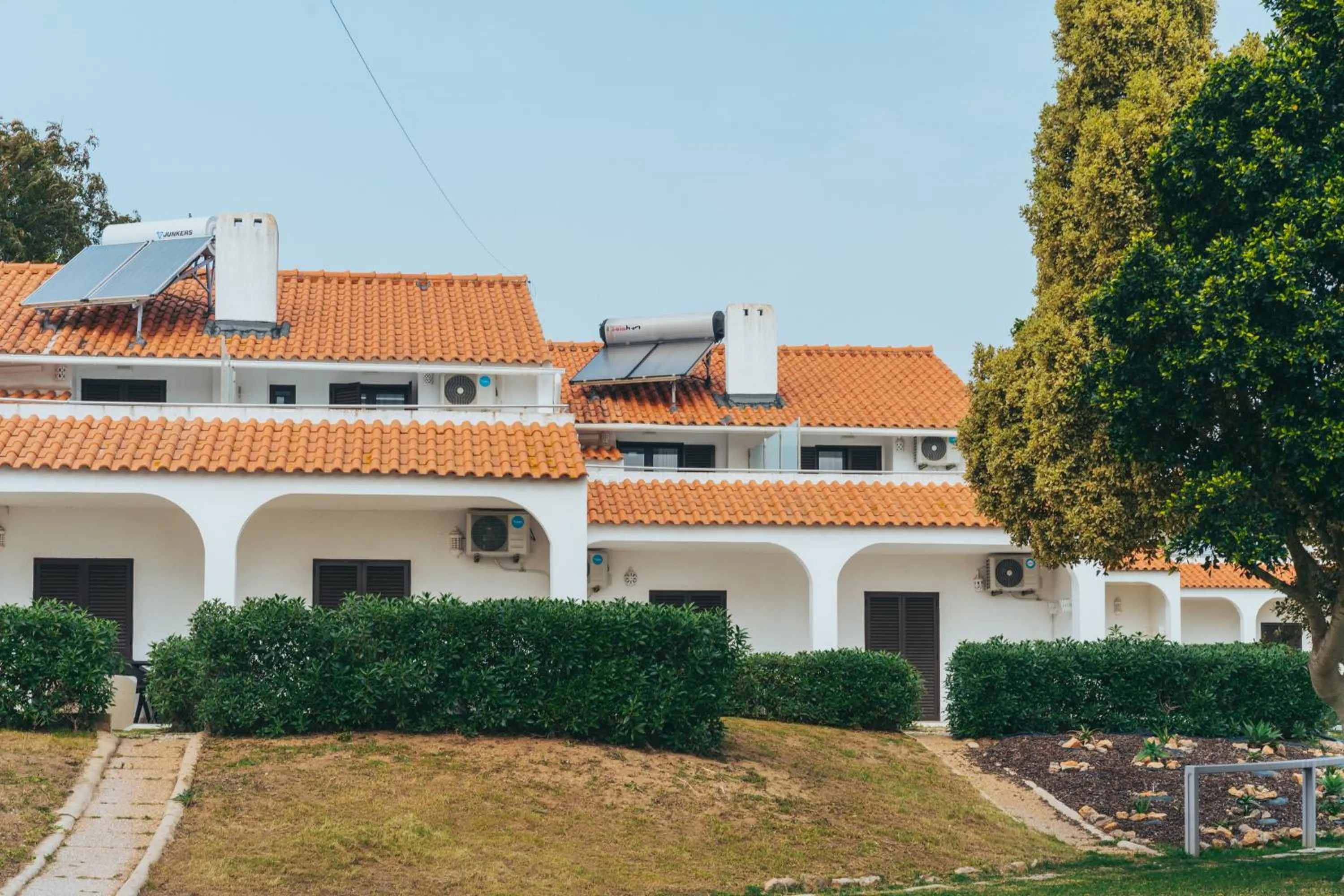 Property building in Apartamentos Vale de Carros by Umbral