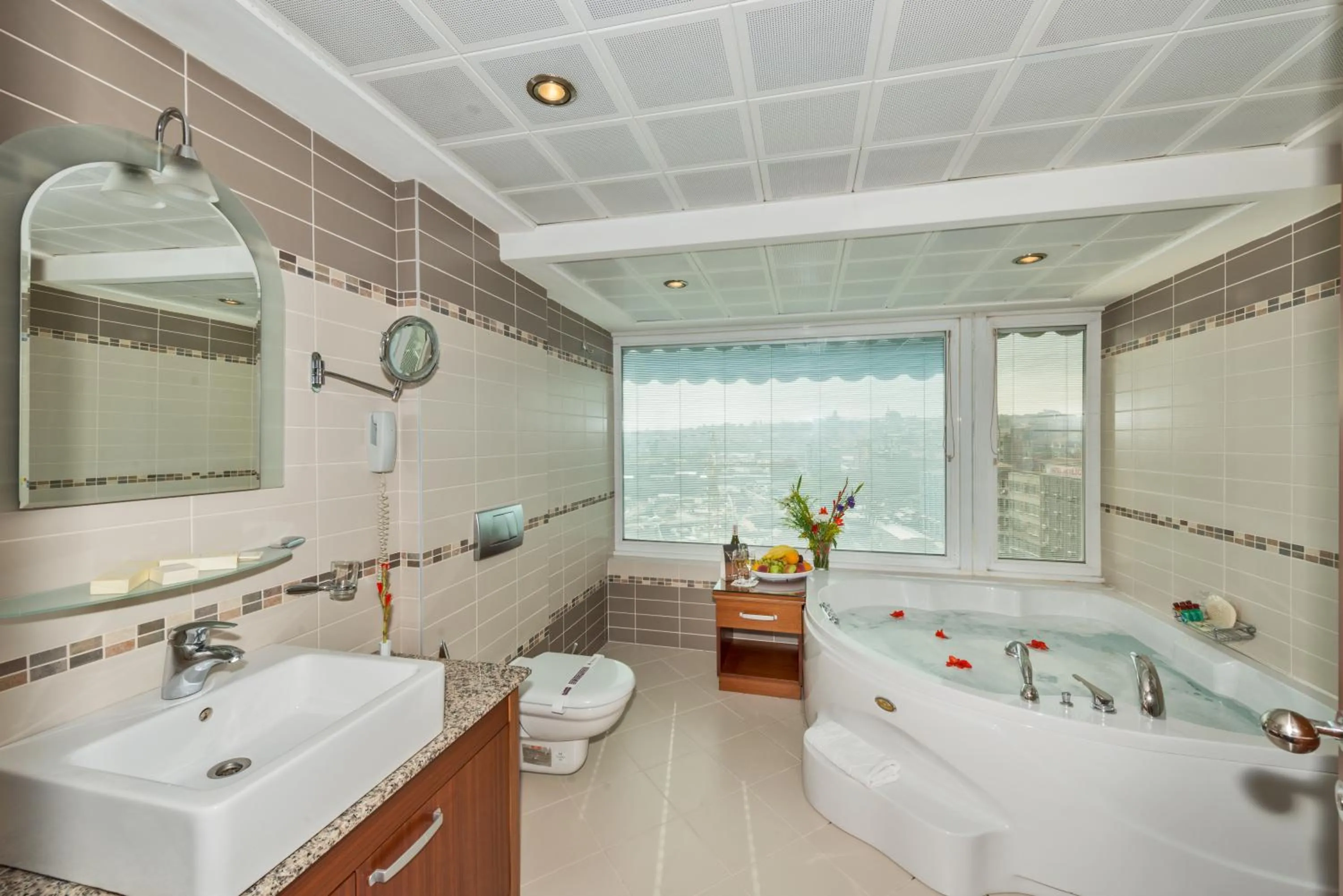 Hot Tub in Vatan Asur Hotel