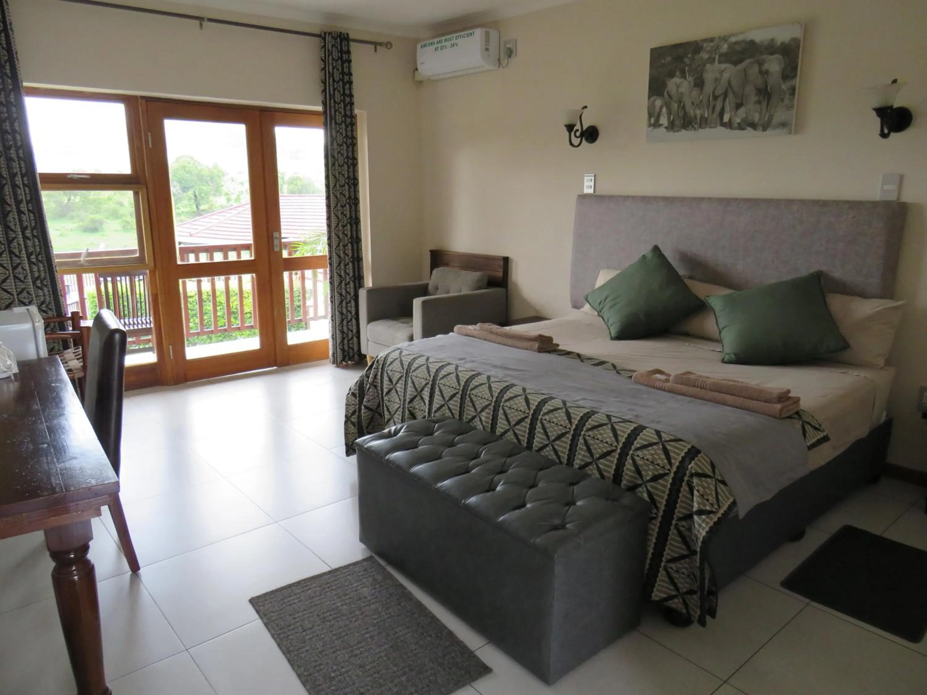 Bedroom, Bed in Riverview Inn