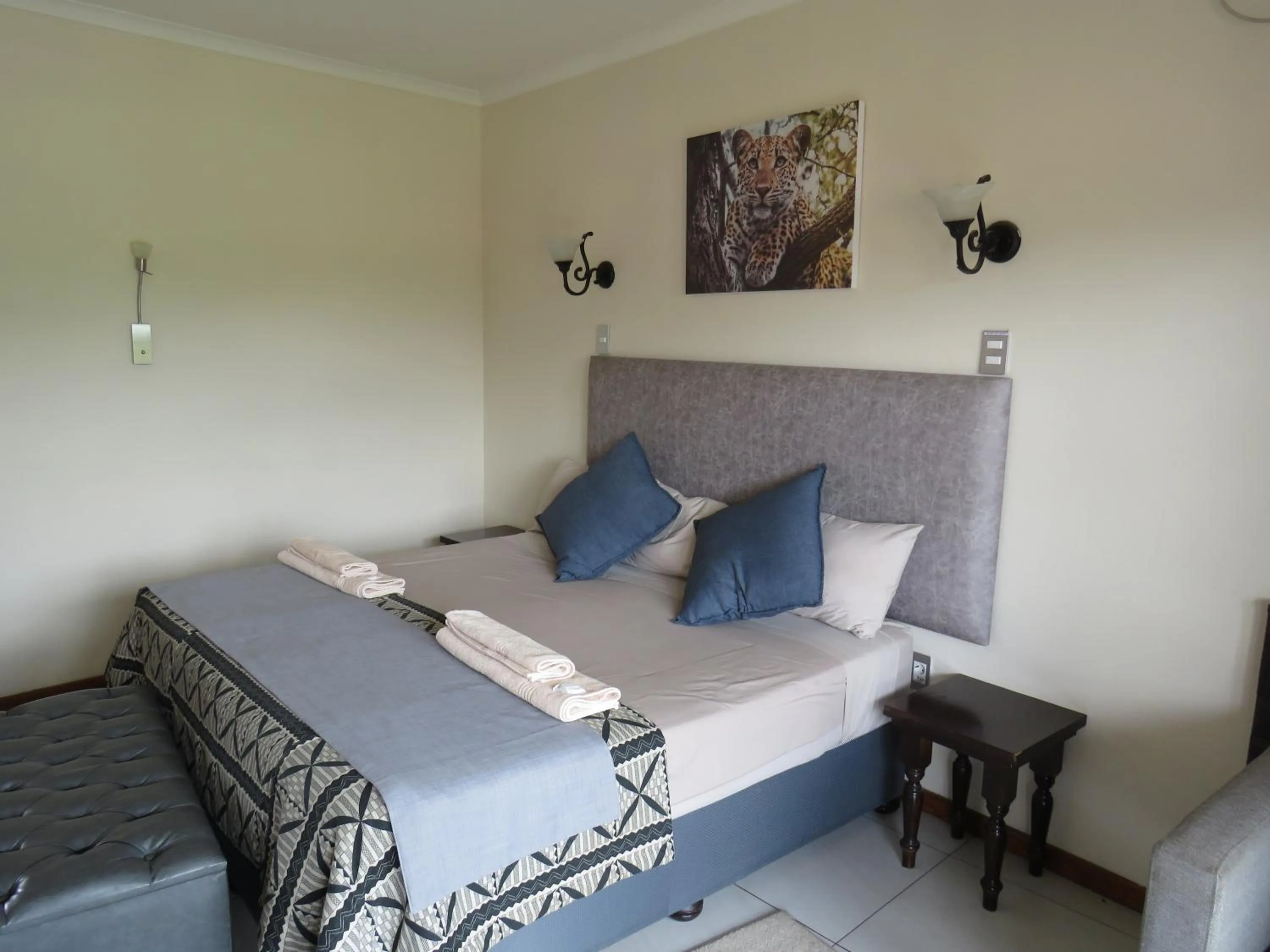 Bed in Riverview Inn