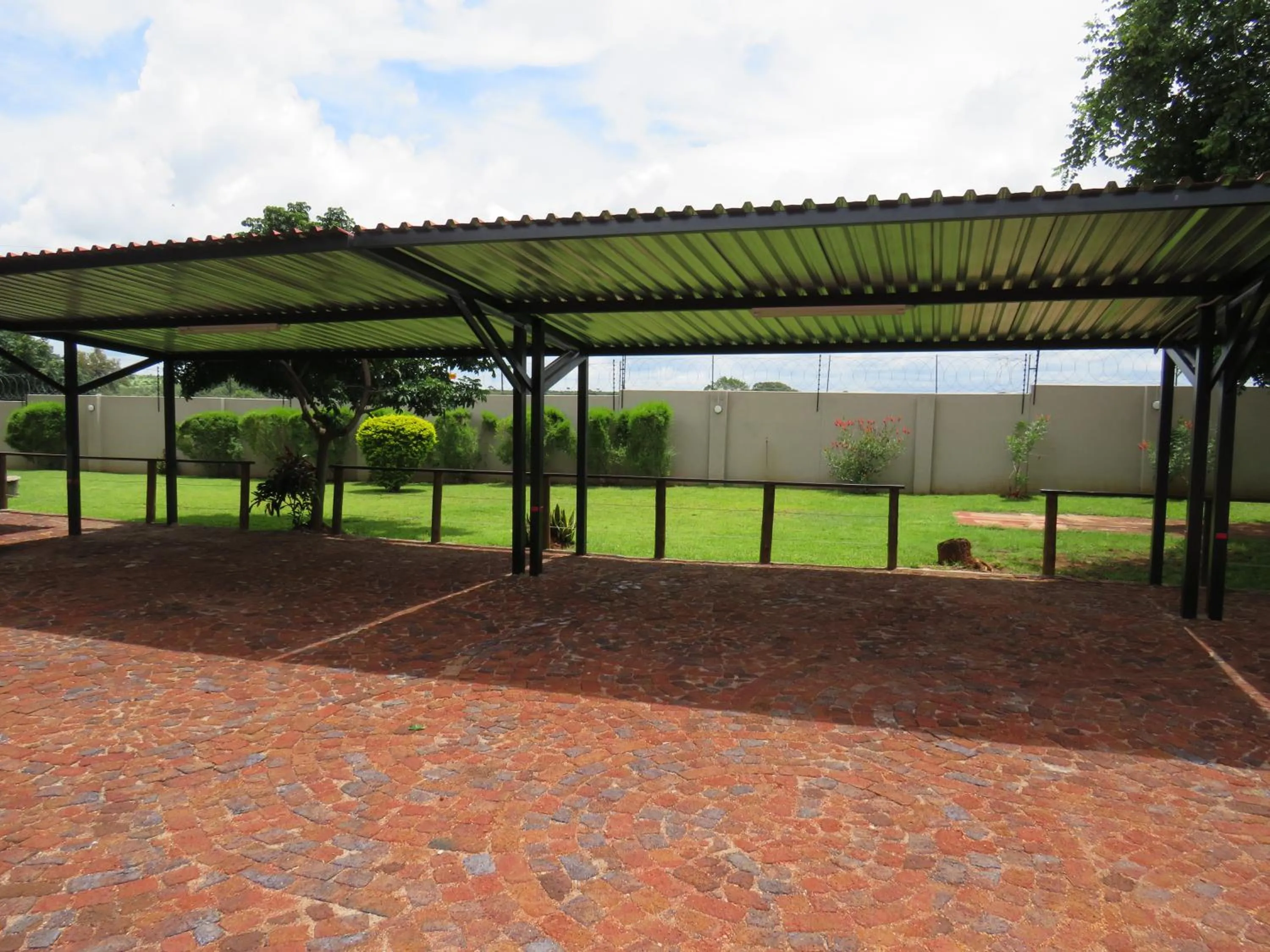 Parking in Riverview Inn