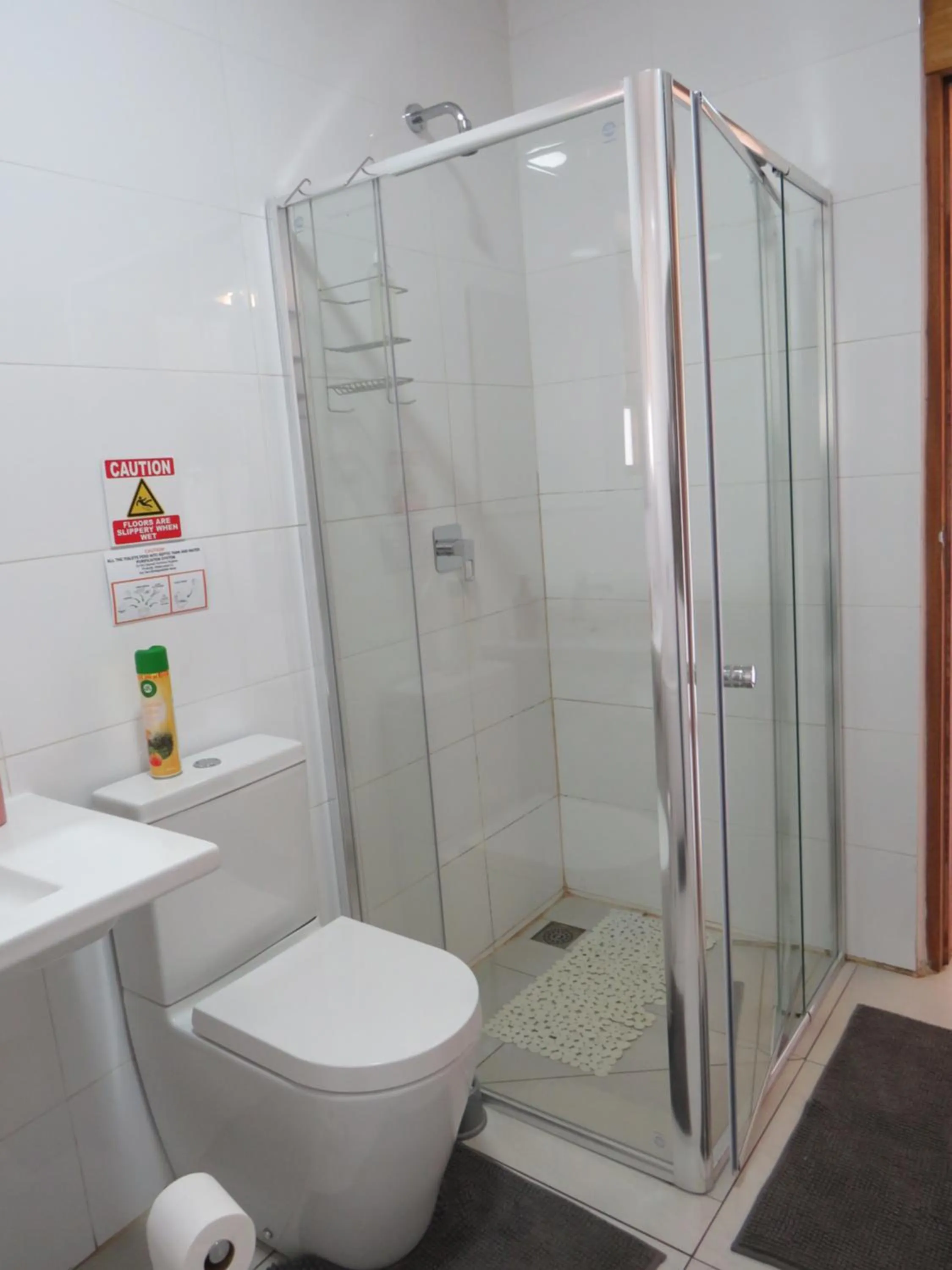 Shower in Riverview Inn