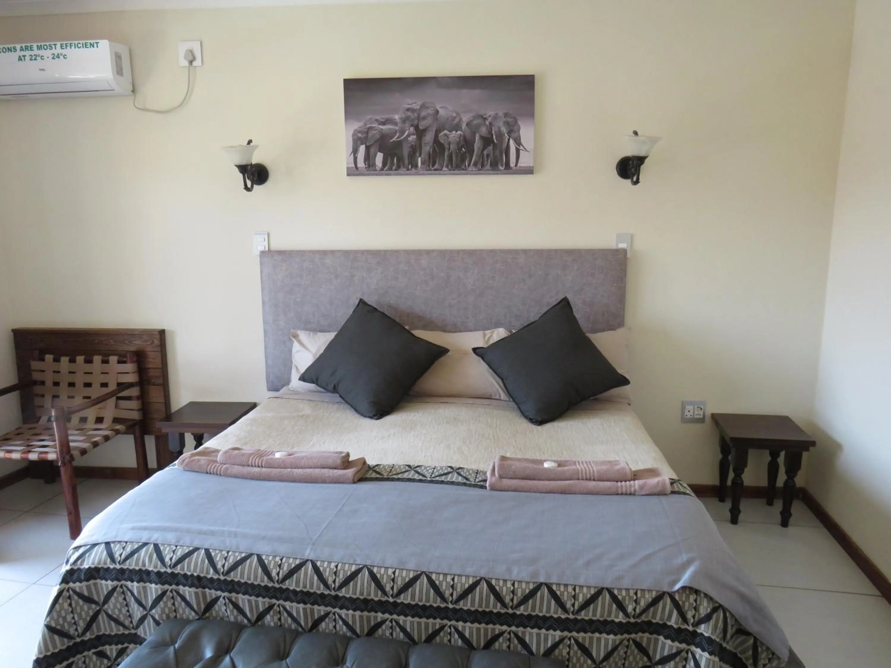 Bedroom, Bed in Riverview Inn