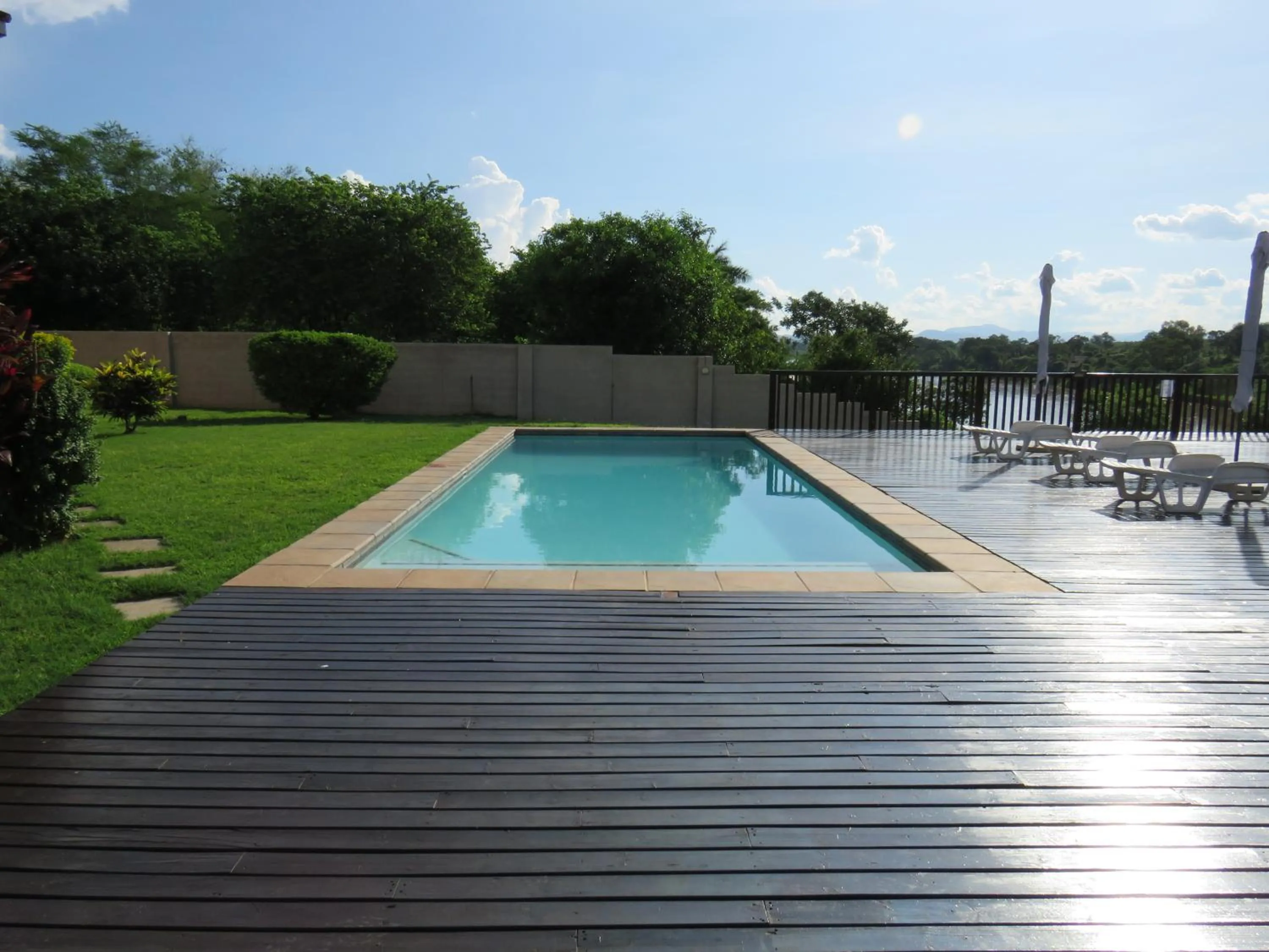 Swimming pool in Riverview Inn