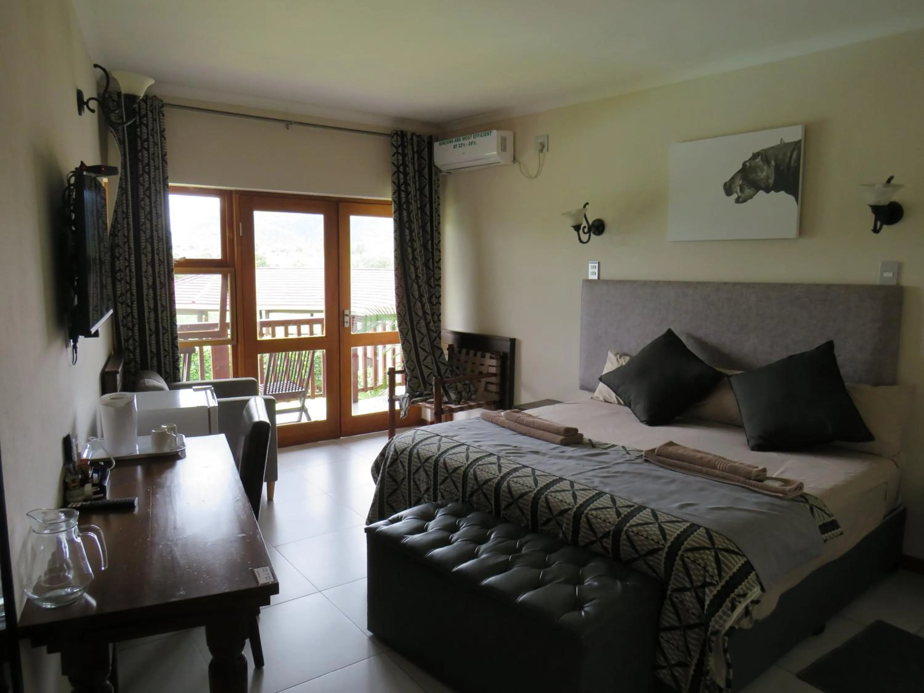 Bedroom, Bed in Riverview Inn