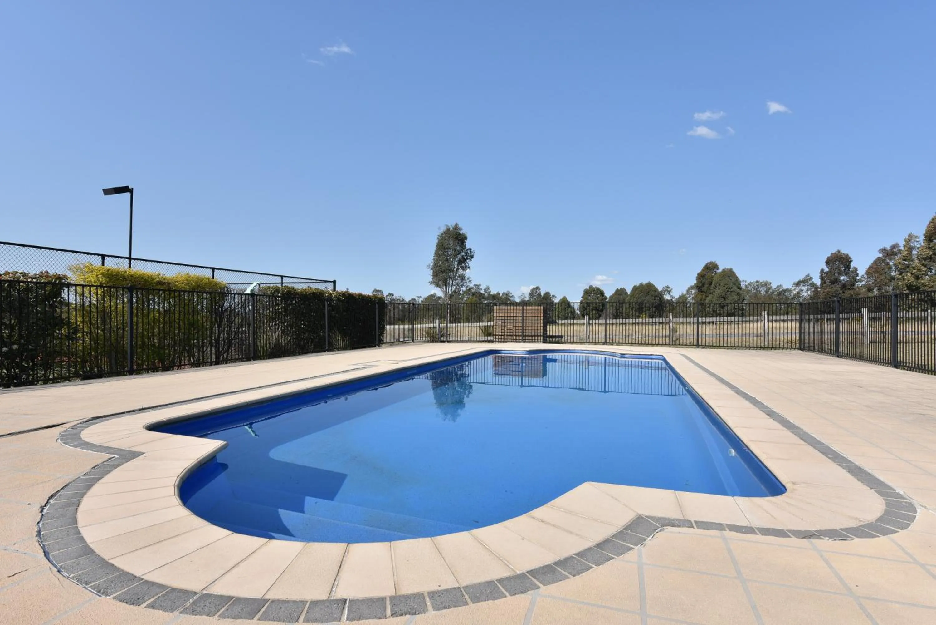 Swimming pool in Horizon 7